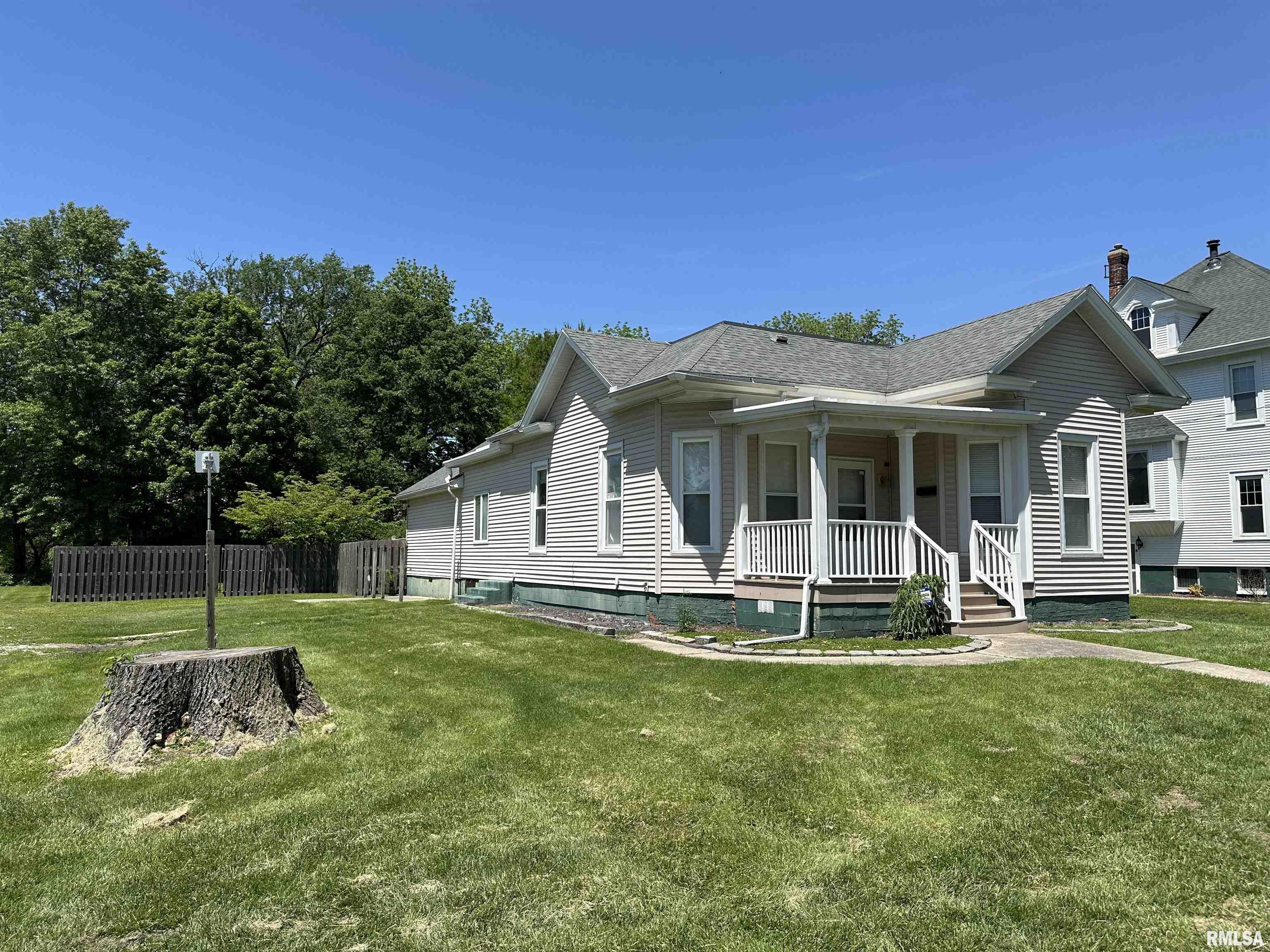 304 N HIGH Street