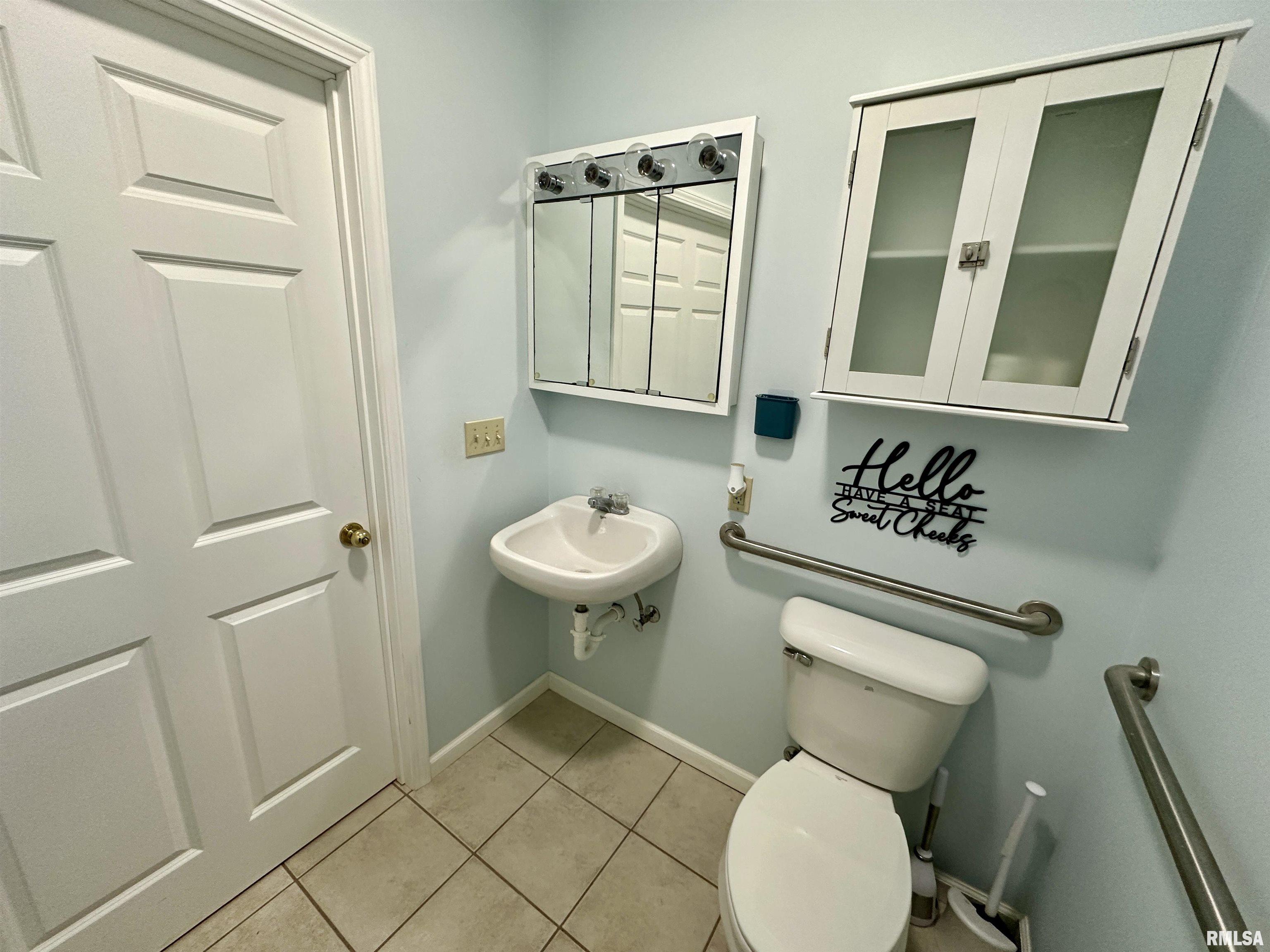 304 N HIGH Street