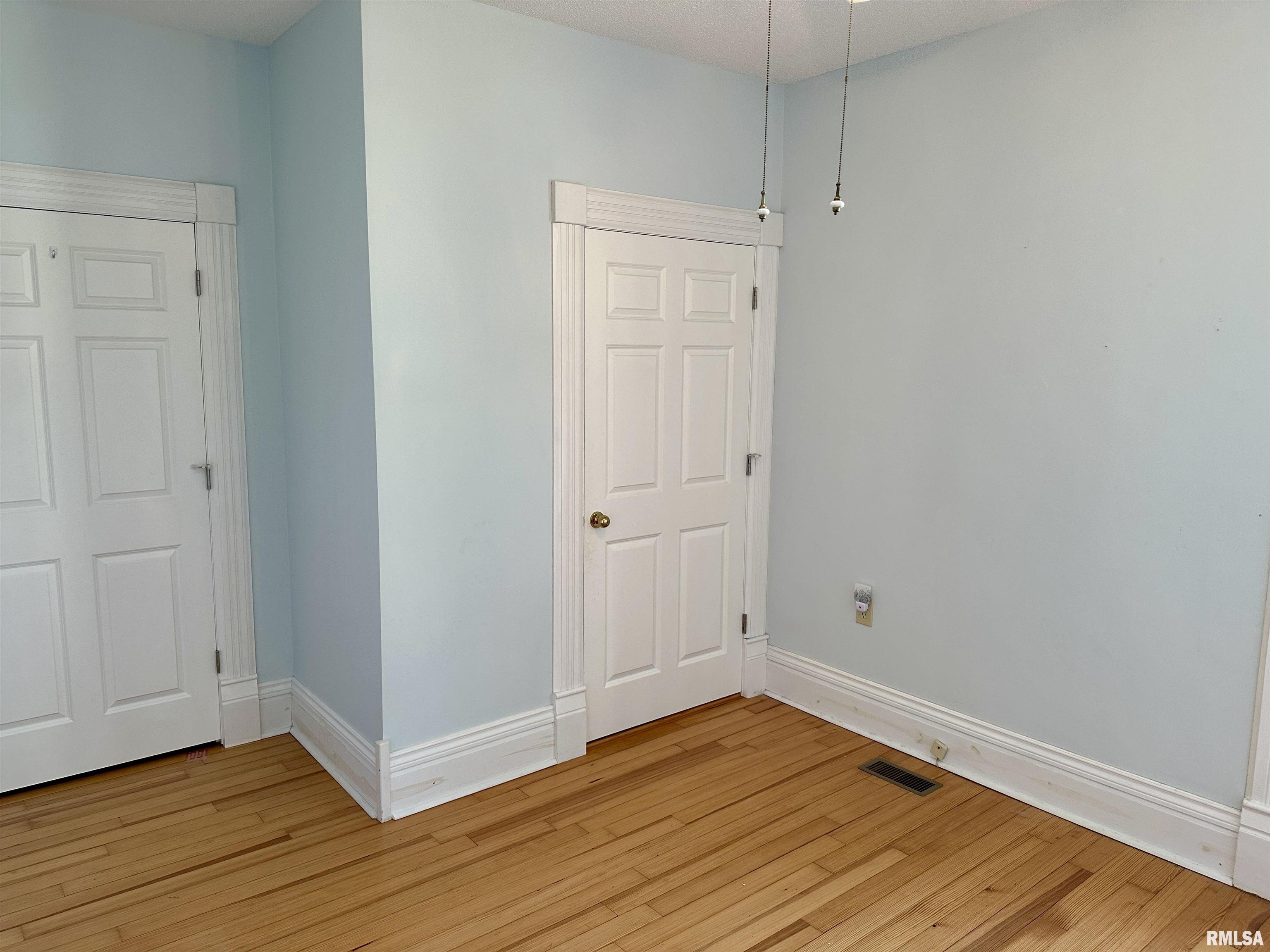 304 N HIGH Street