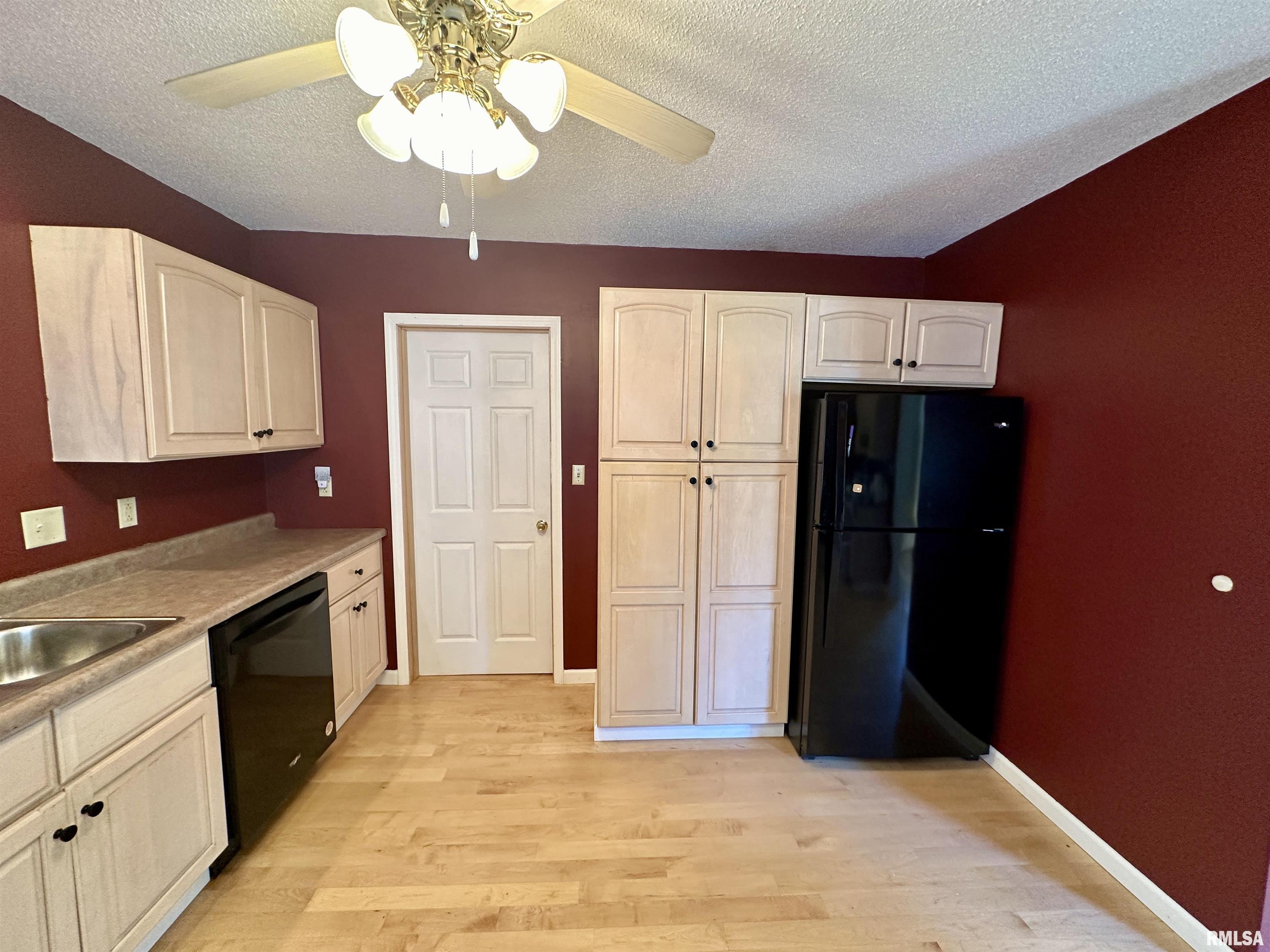 304 N HIGH Street