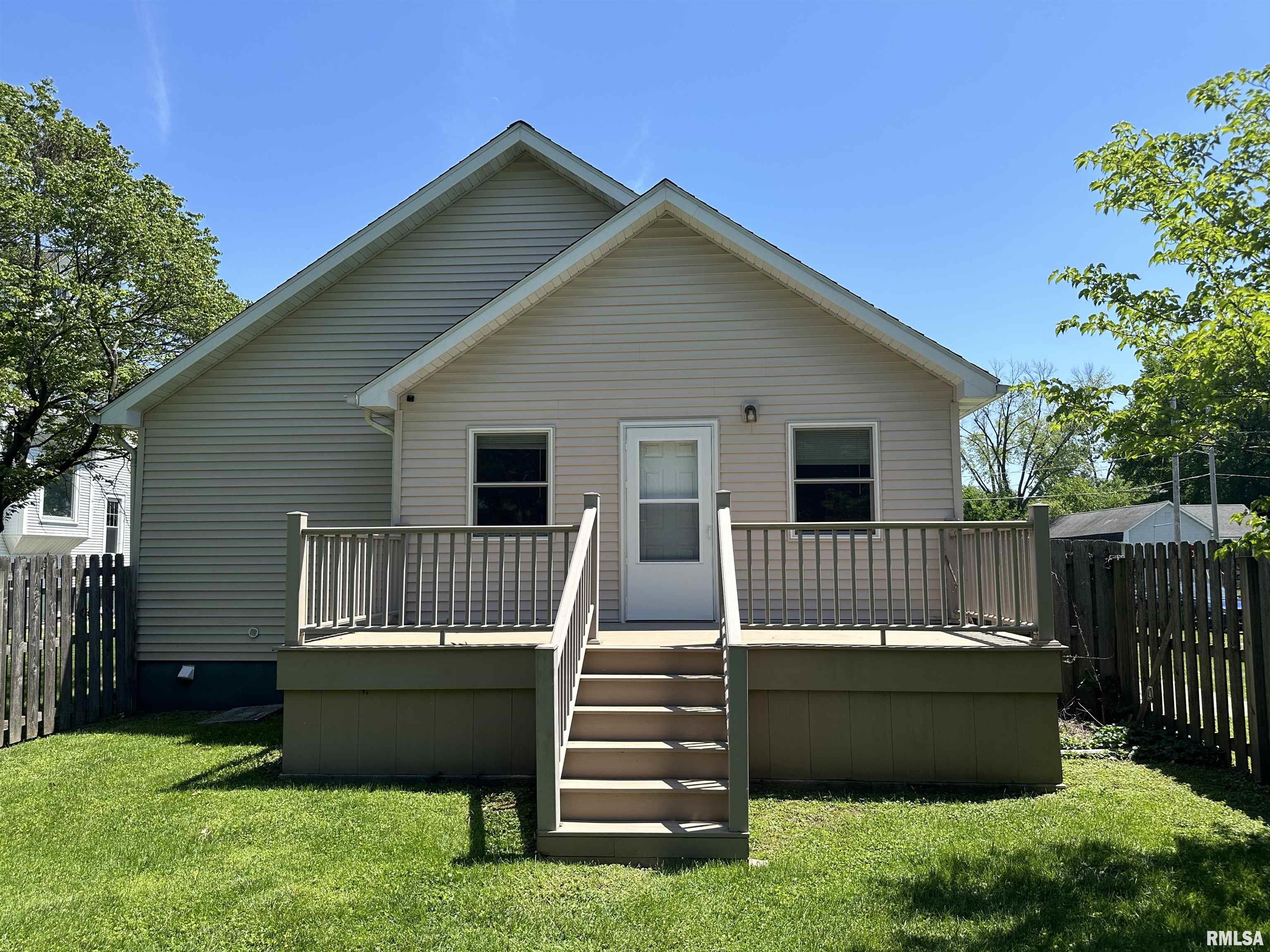 304 N HIGH Street