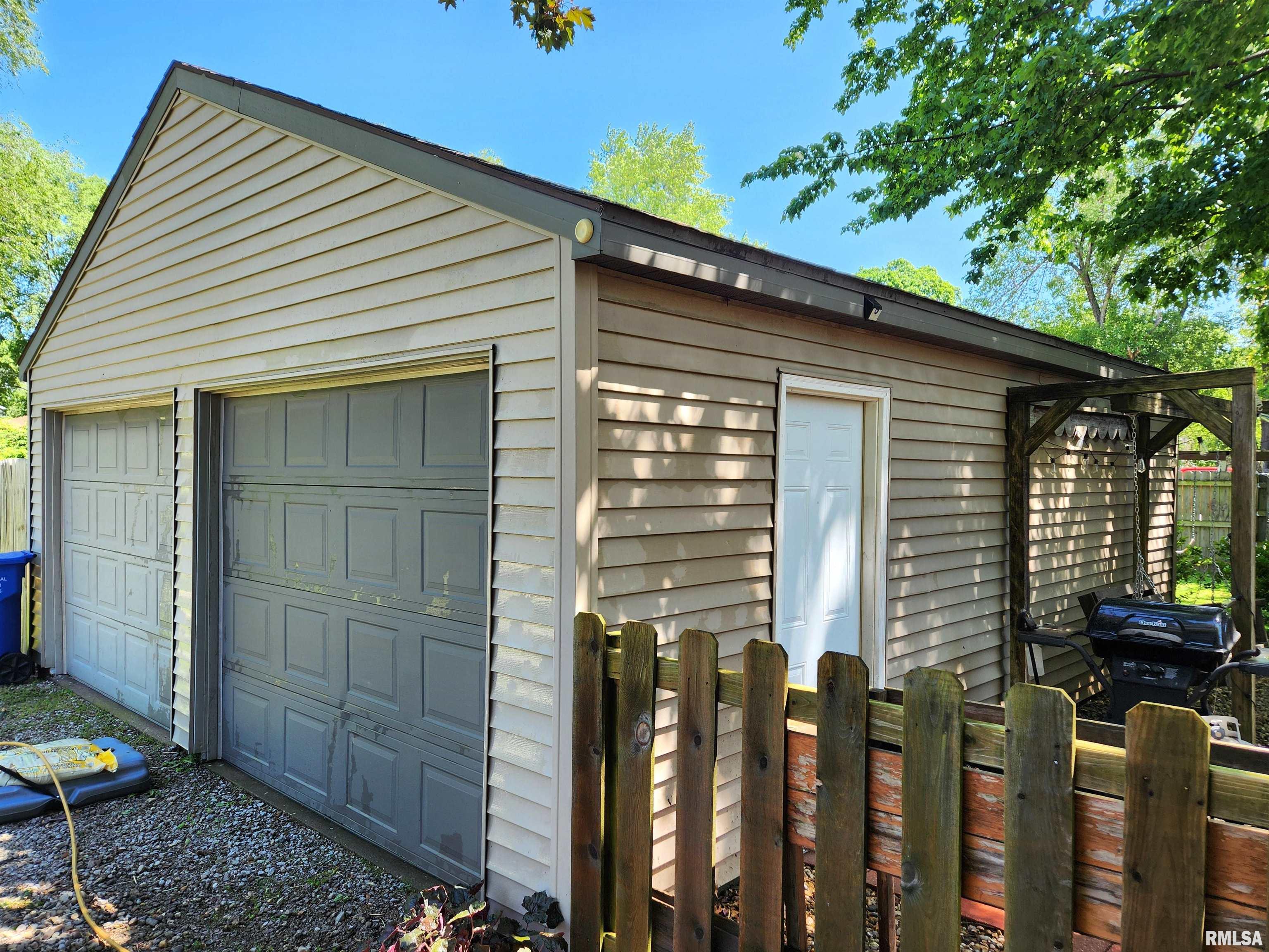 521 W Antle Street