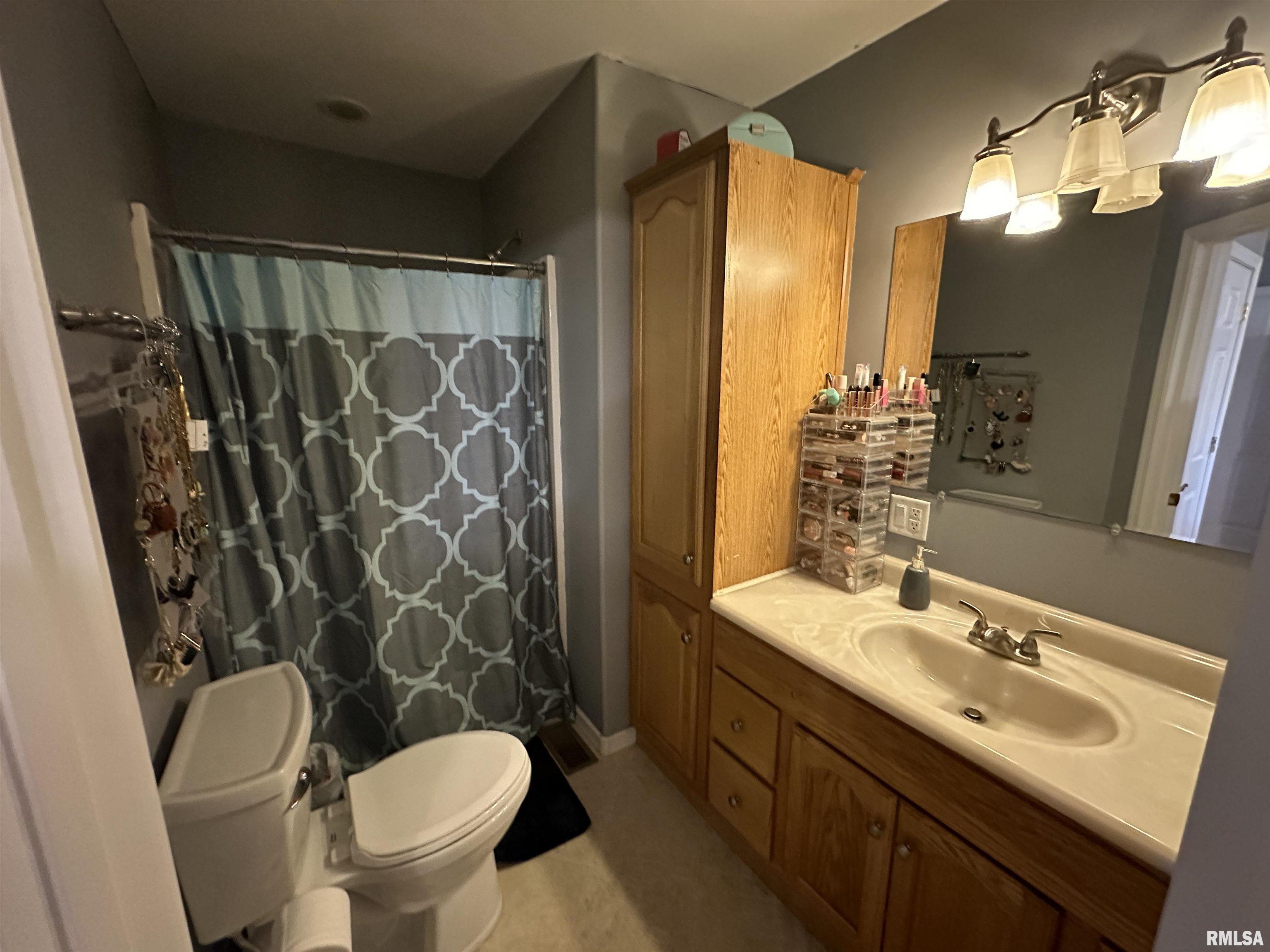 1117 N SPRINGFIELD Street