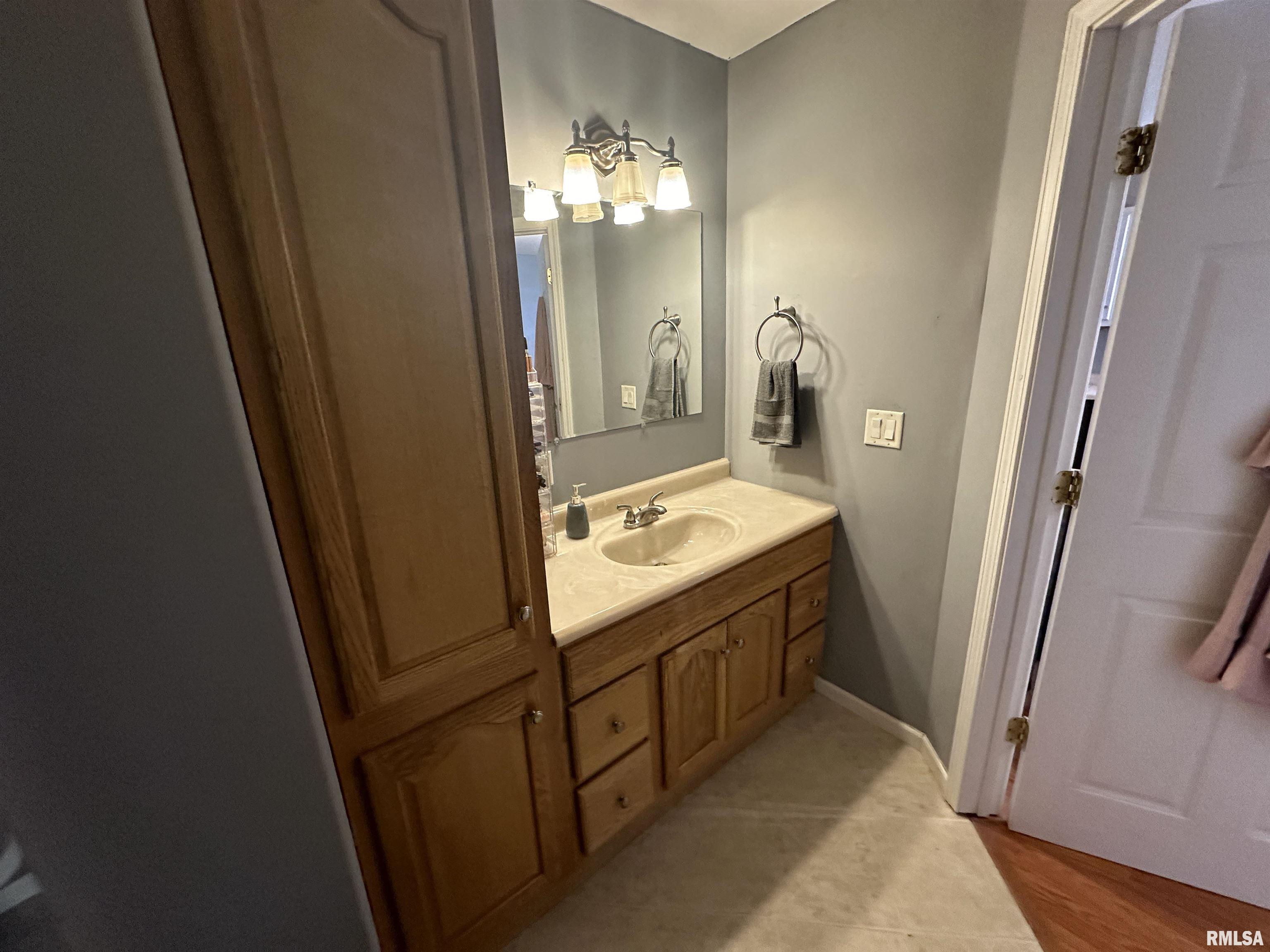 1117 N SPRINGFIELD Street