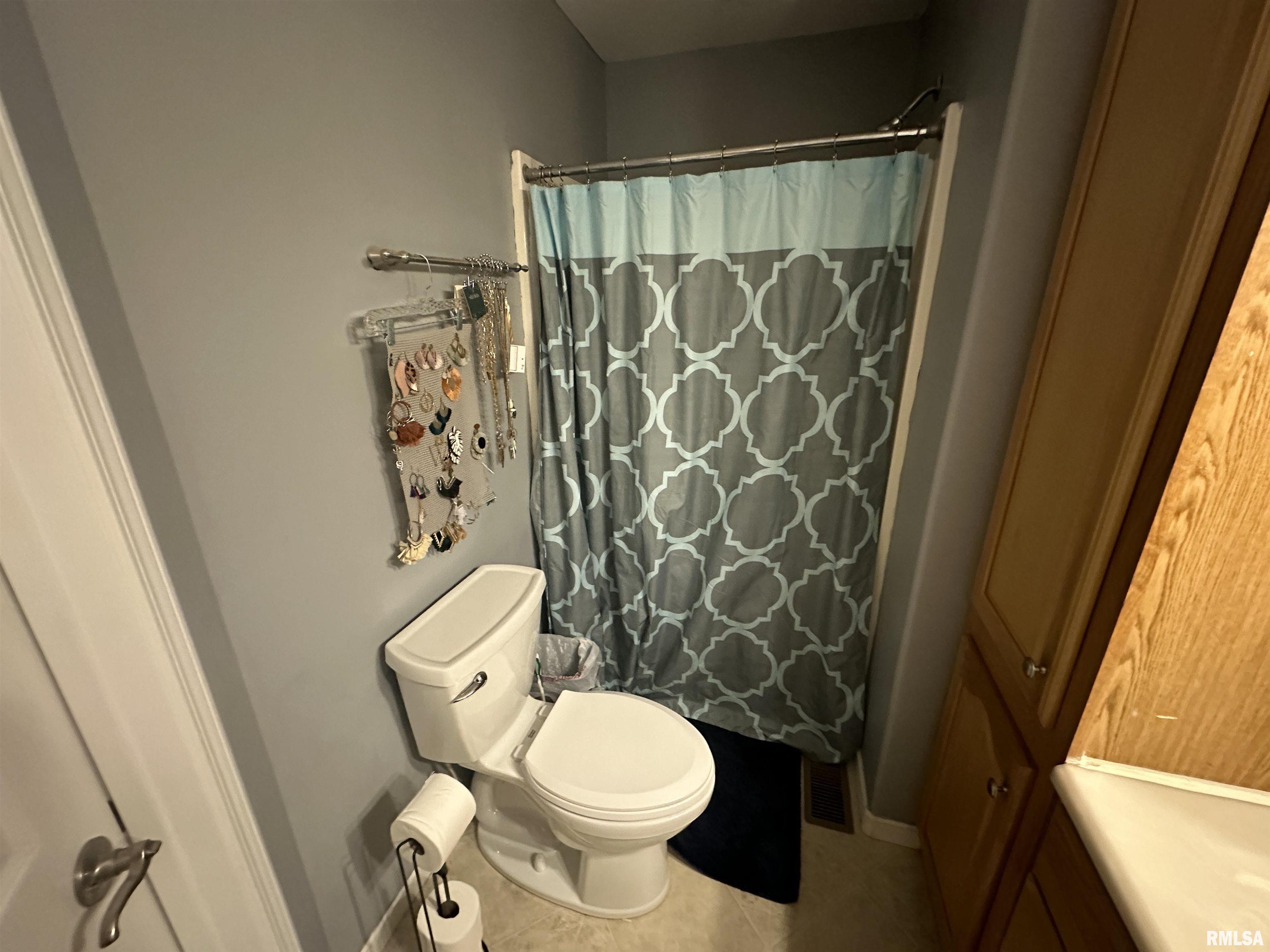 1117 N SPRINGFIELD Street