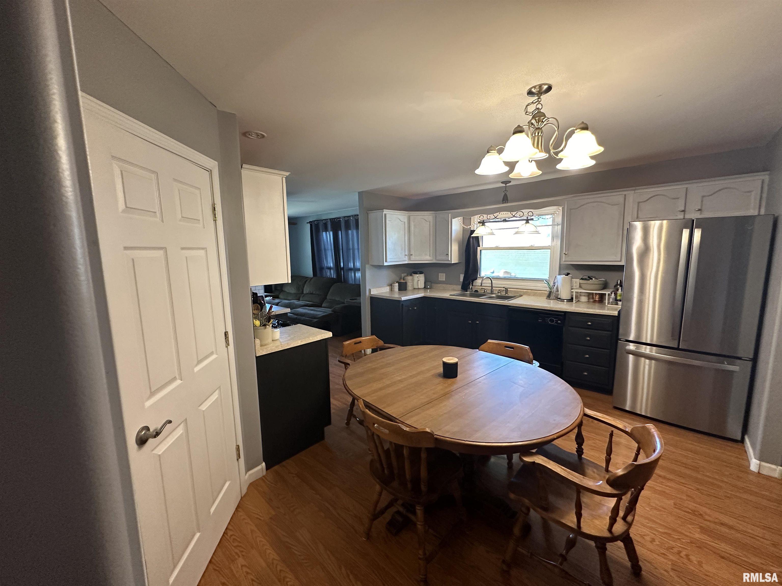 1117 N SPRINGFIELD Street