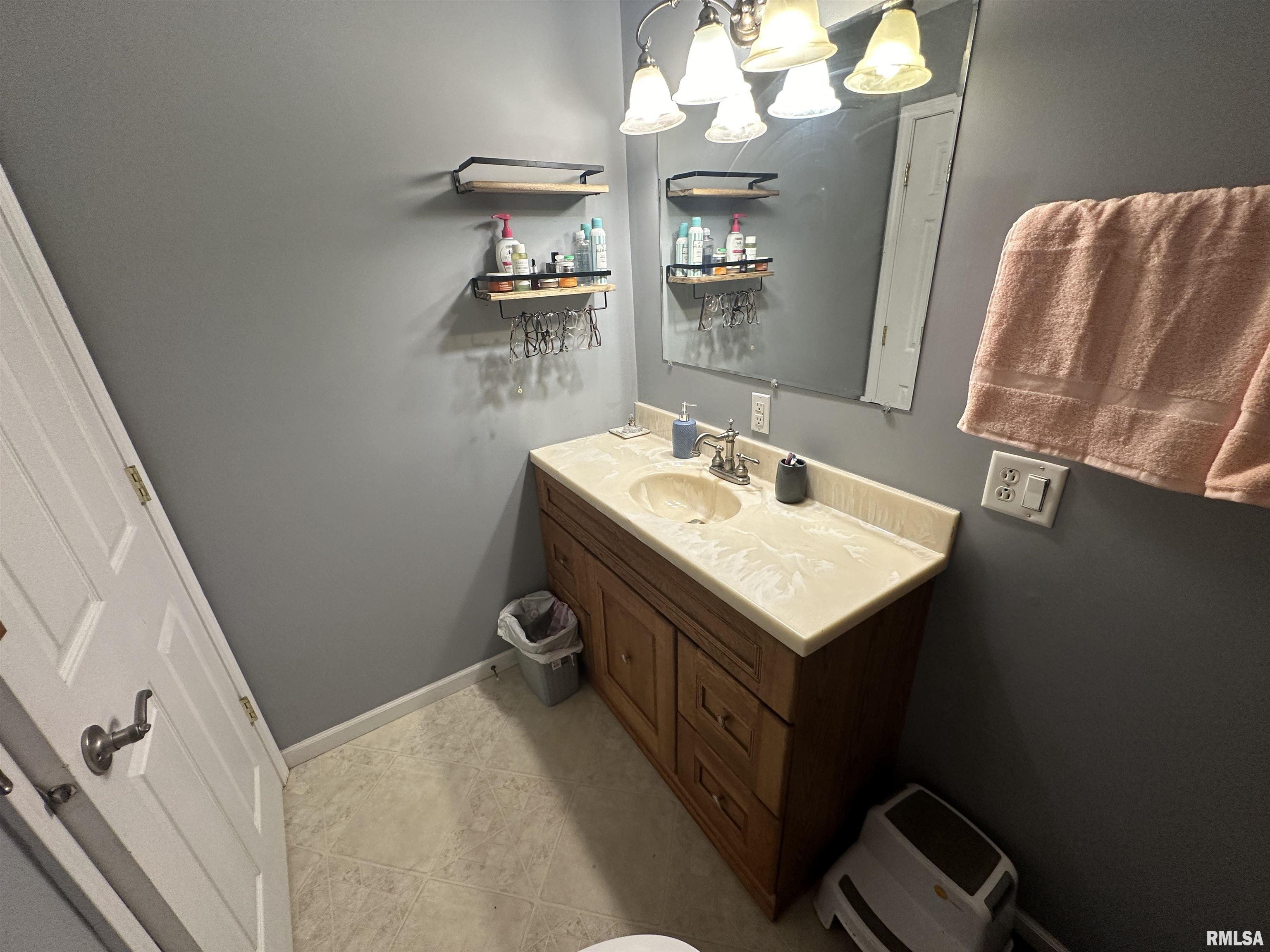 1117 N SPRINGFIELD Street