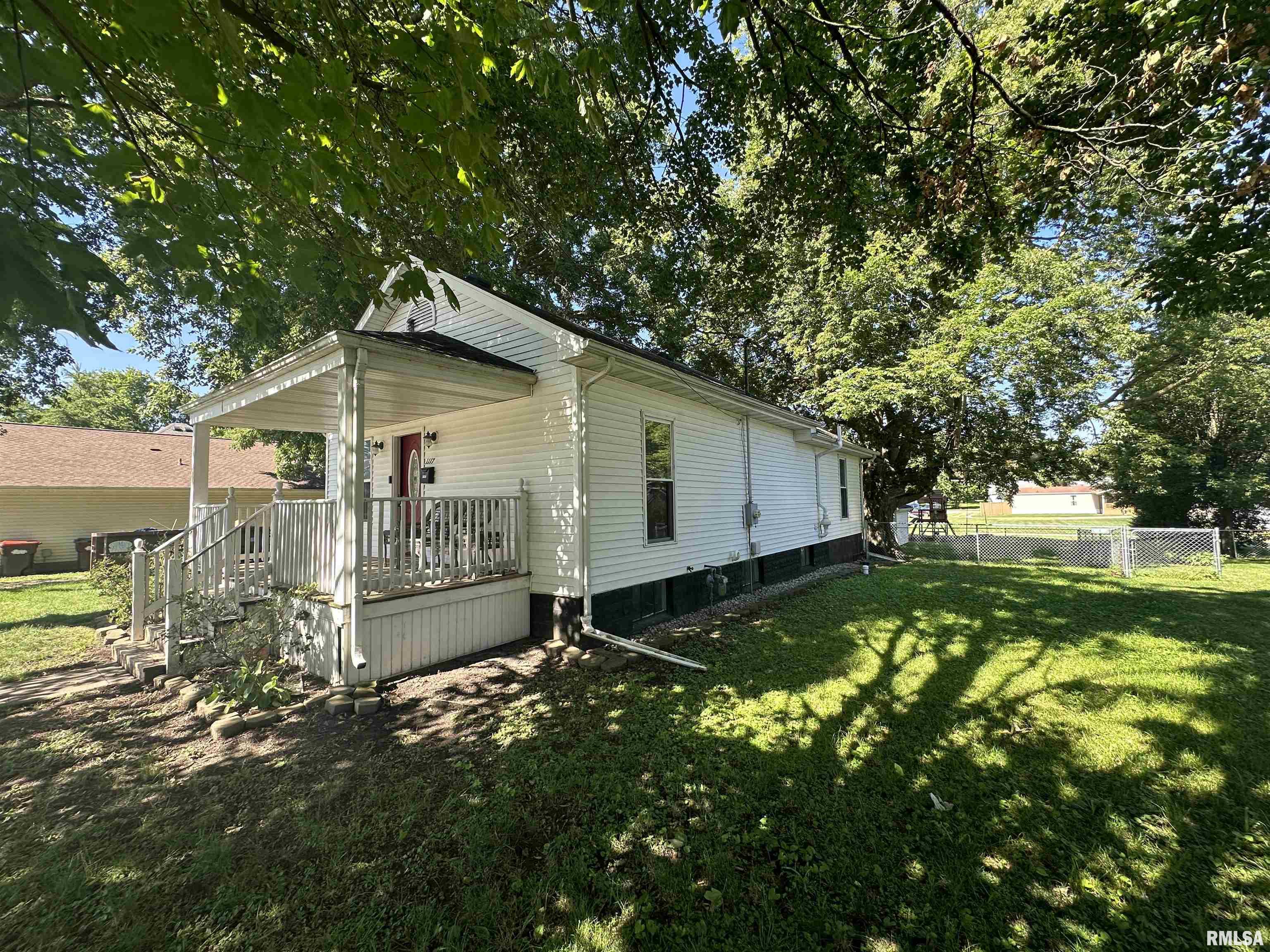 1117 N SPRINGFIELD Street