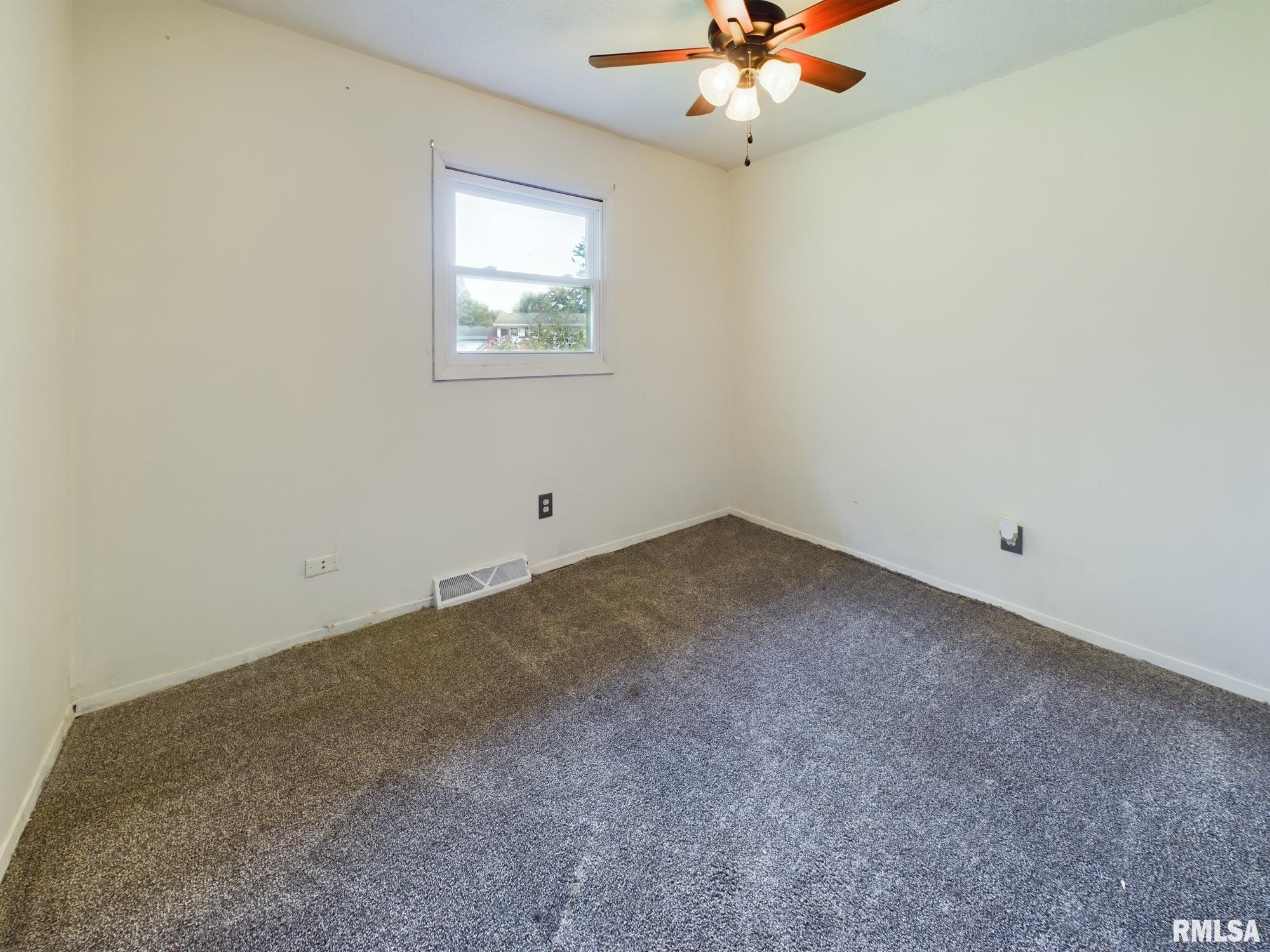509 N ROBIN Court