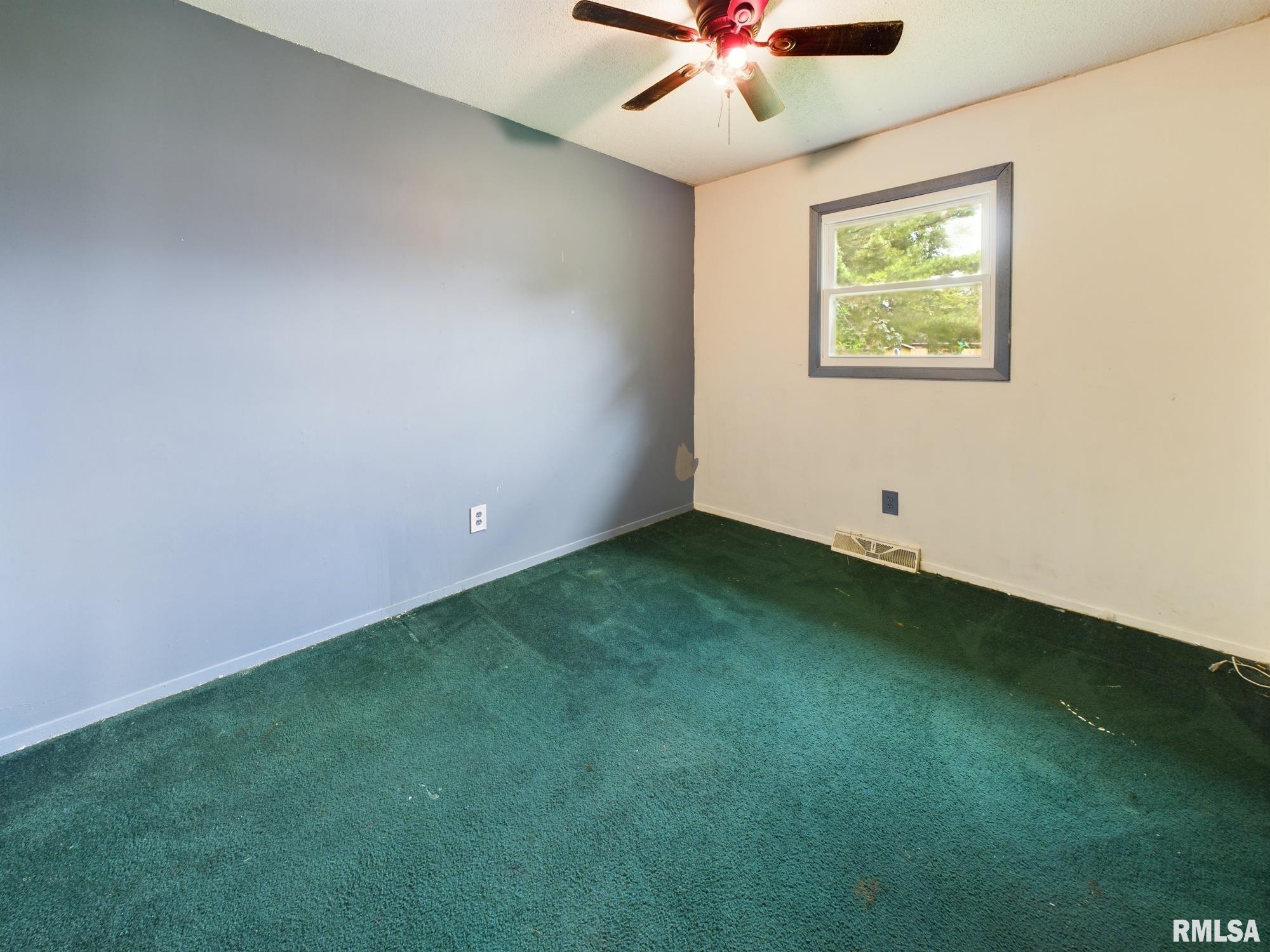 509 N ROBIN Court