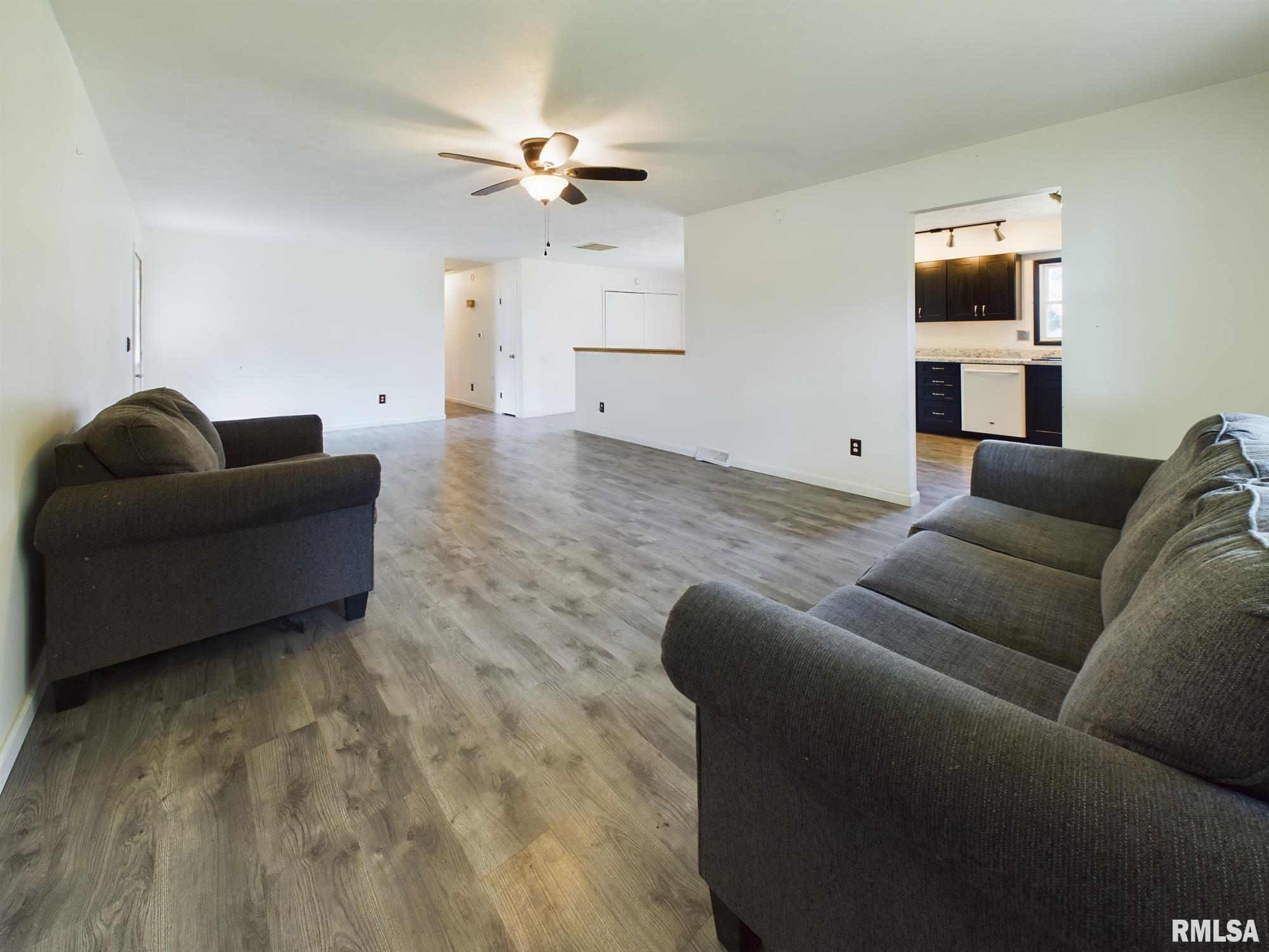 509 N ROBIN Court