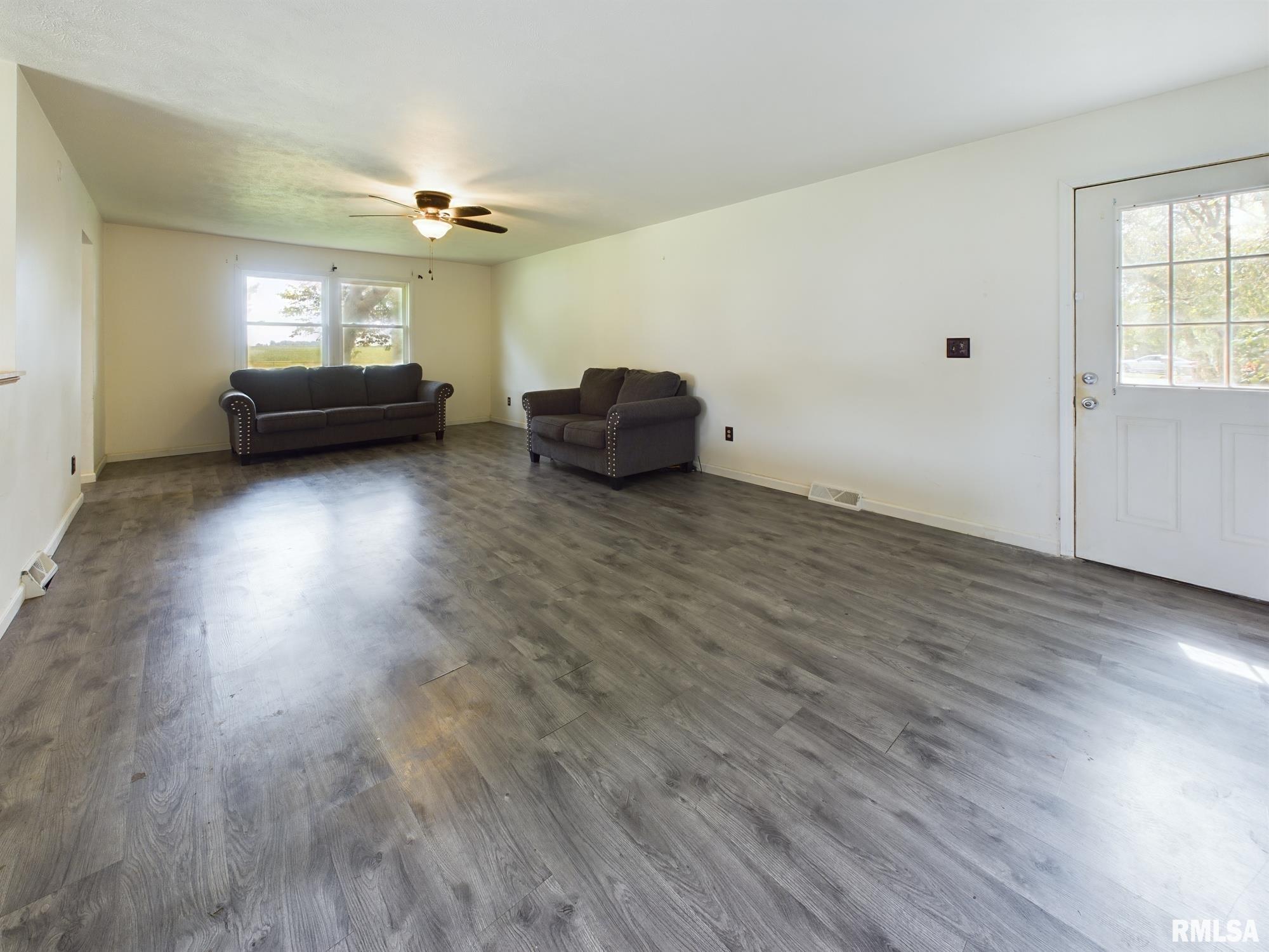 509 N ROBIN Court