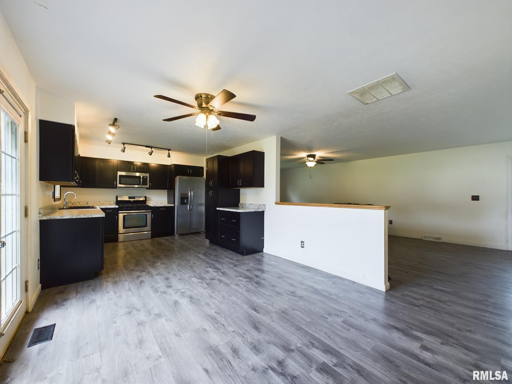 509 N ROBIN Court