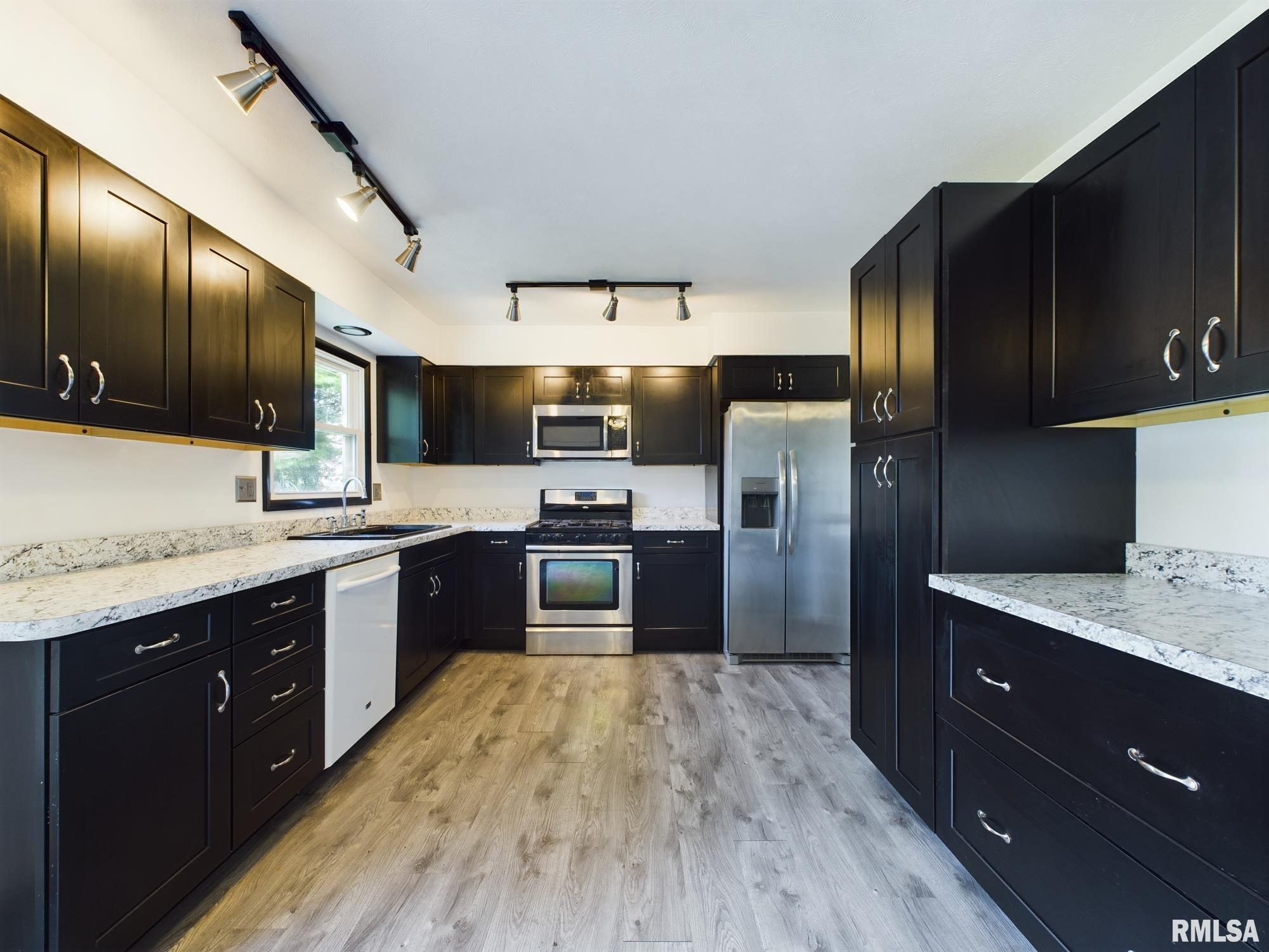 509 N ROBIN Court