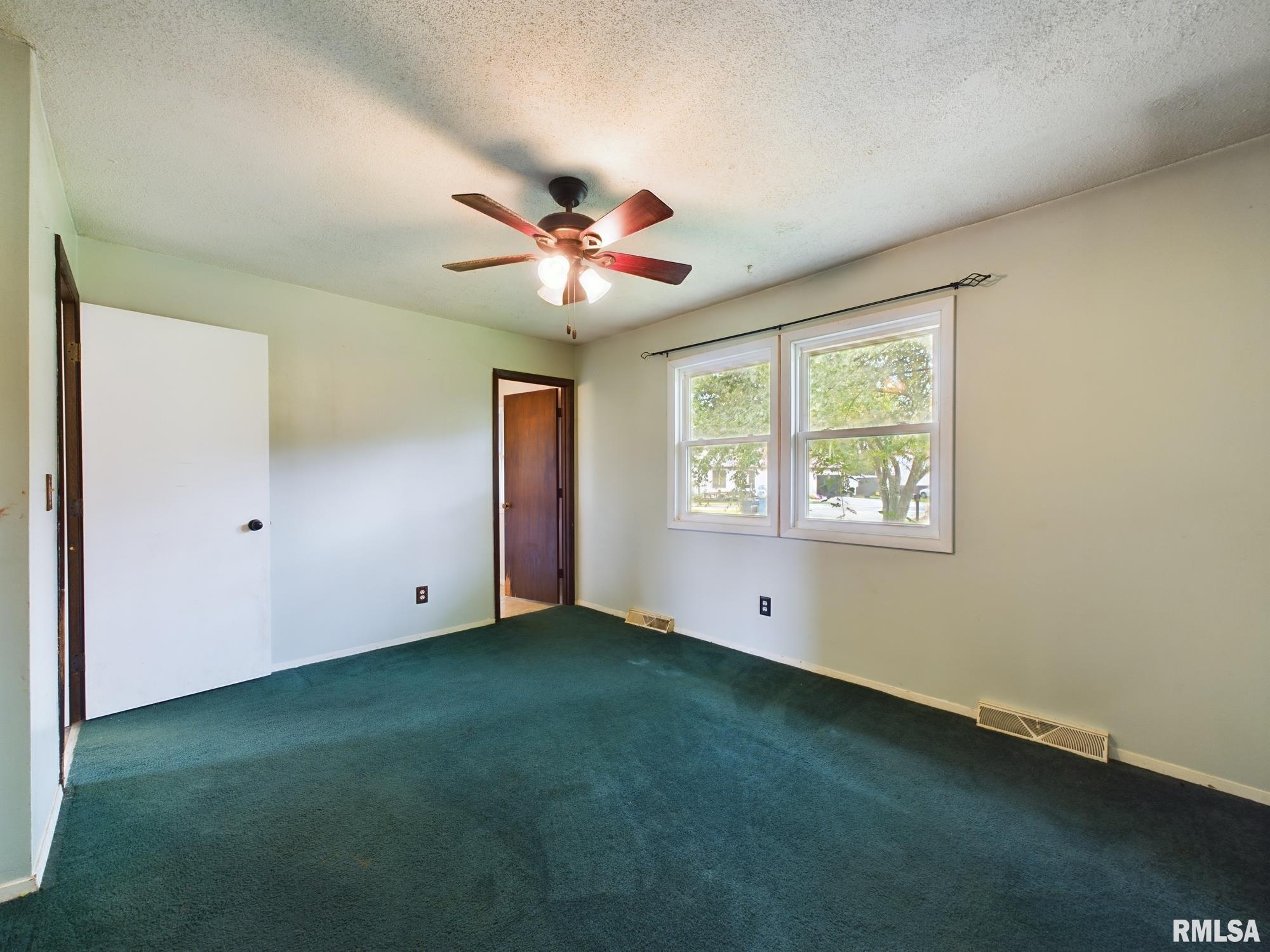 509 N ROBIN Court
