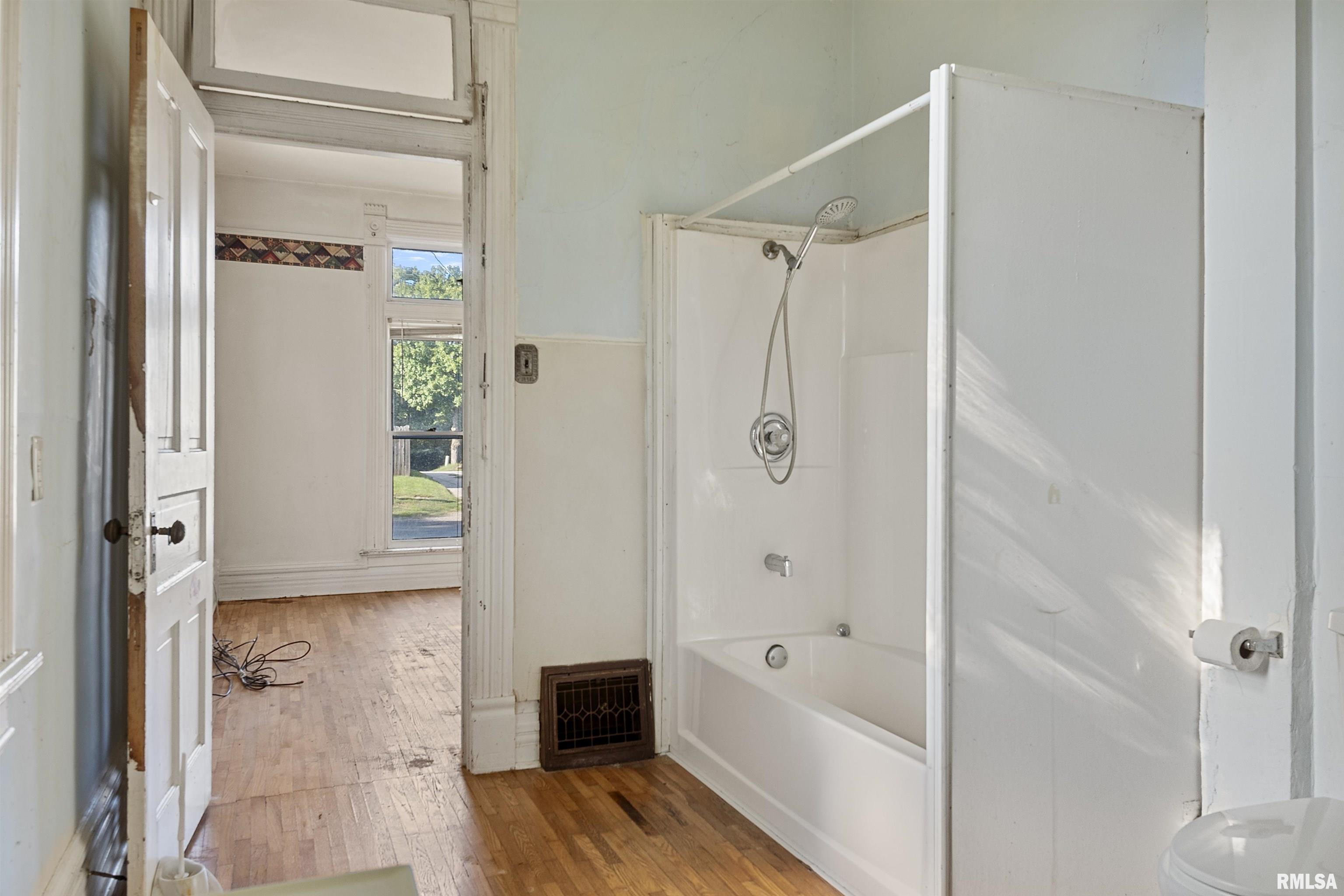 548 W JEFFERSON Street