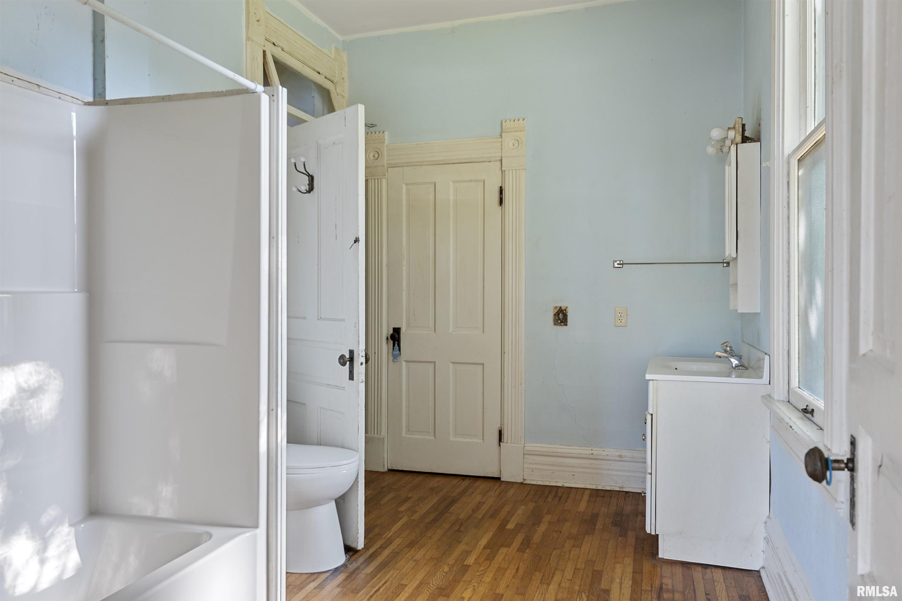 548 W JEFFERSON Street