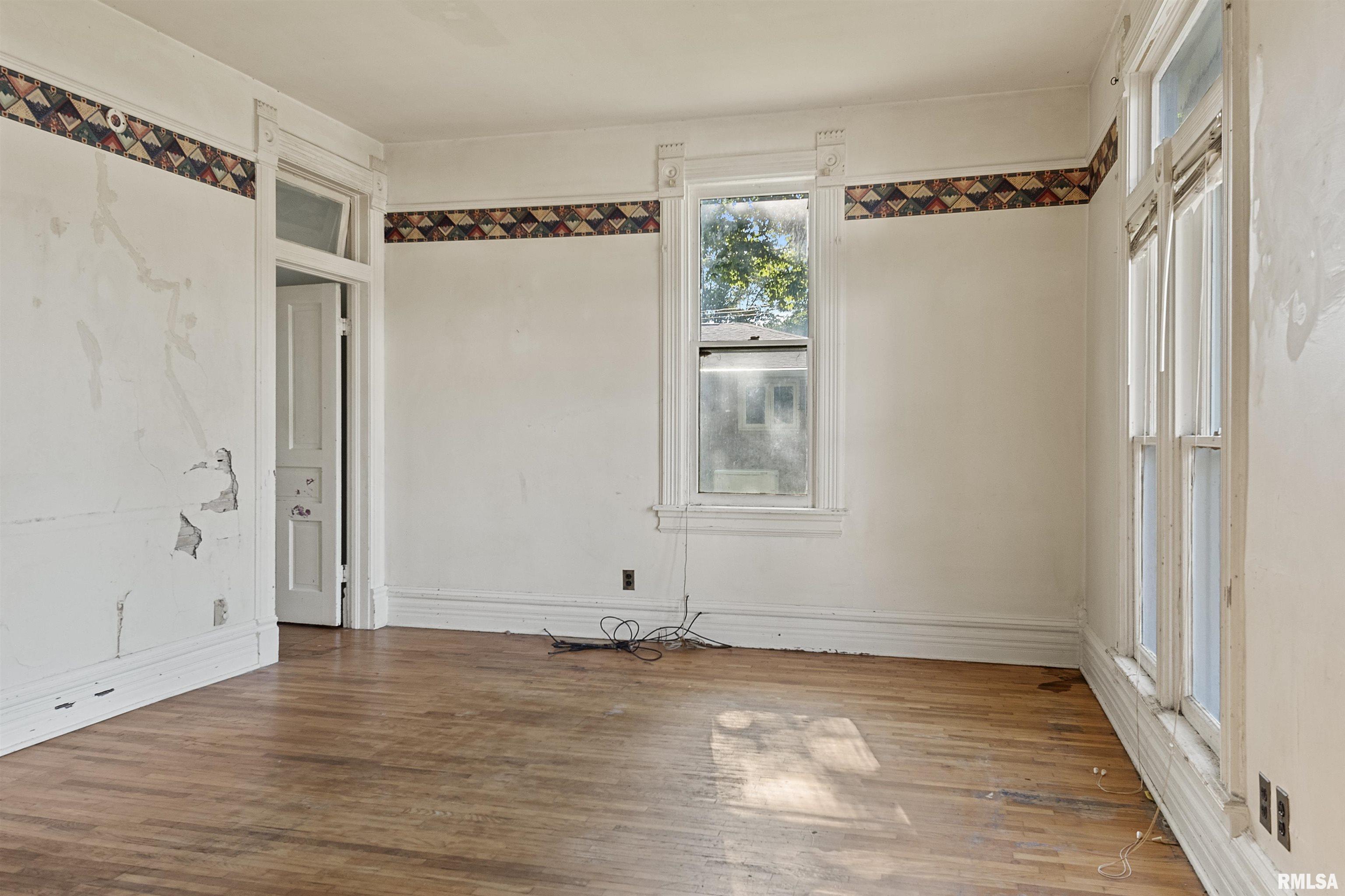 548 W JEFFERSON Street