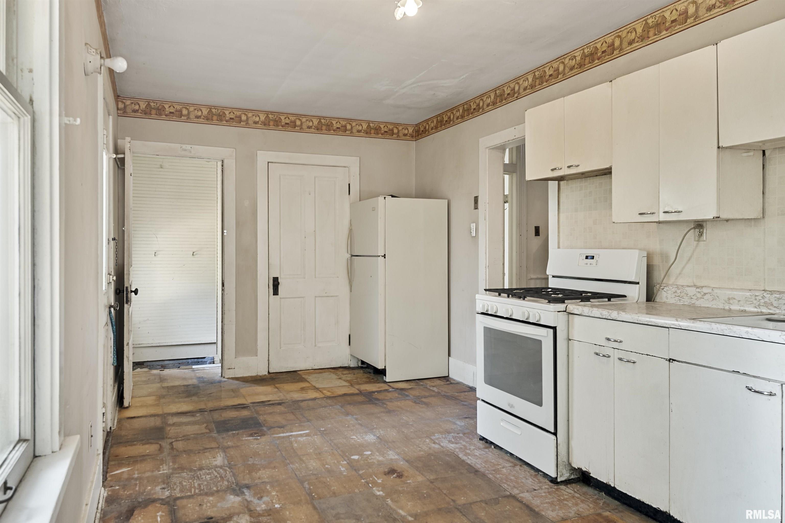 548 W JEFFERSON Street