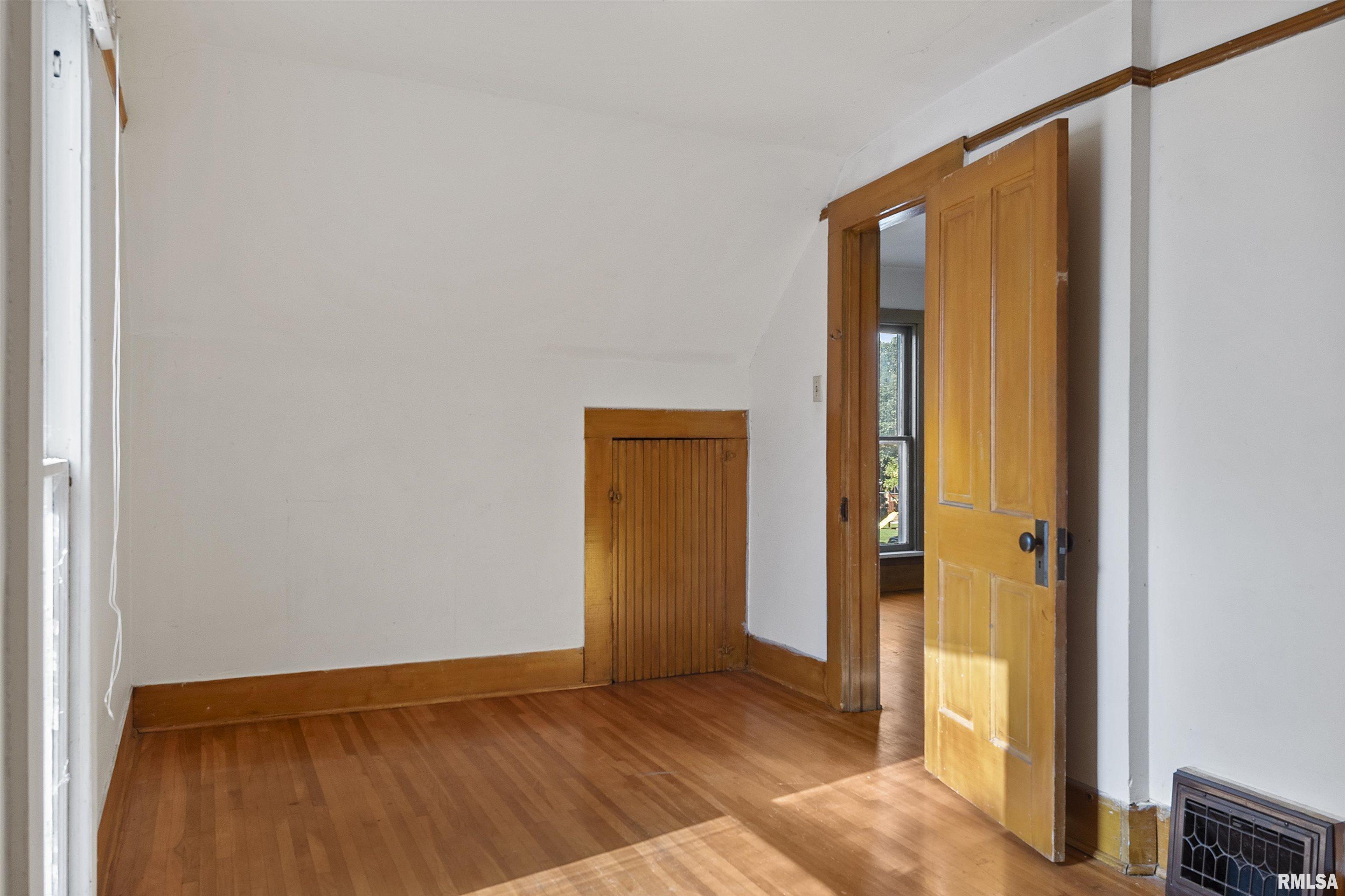 548 W JEFFERSON Street