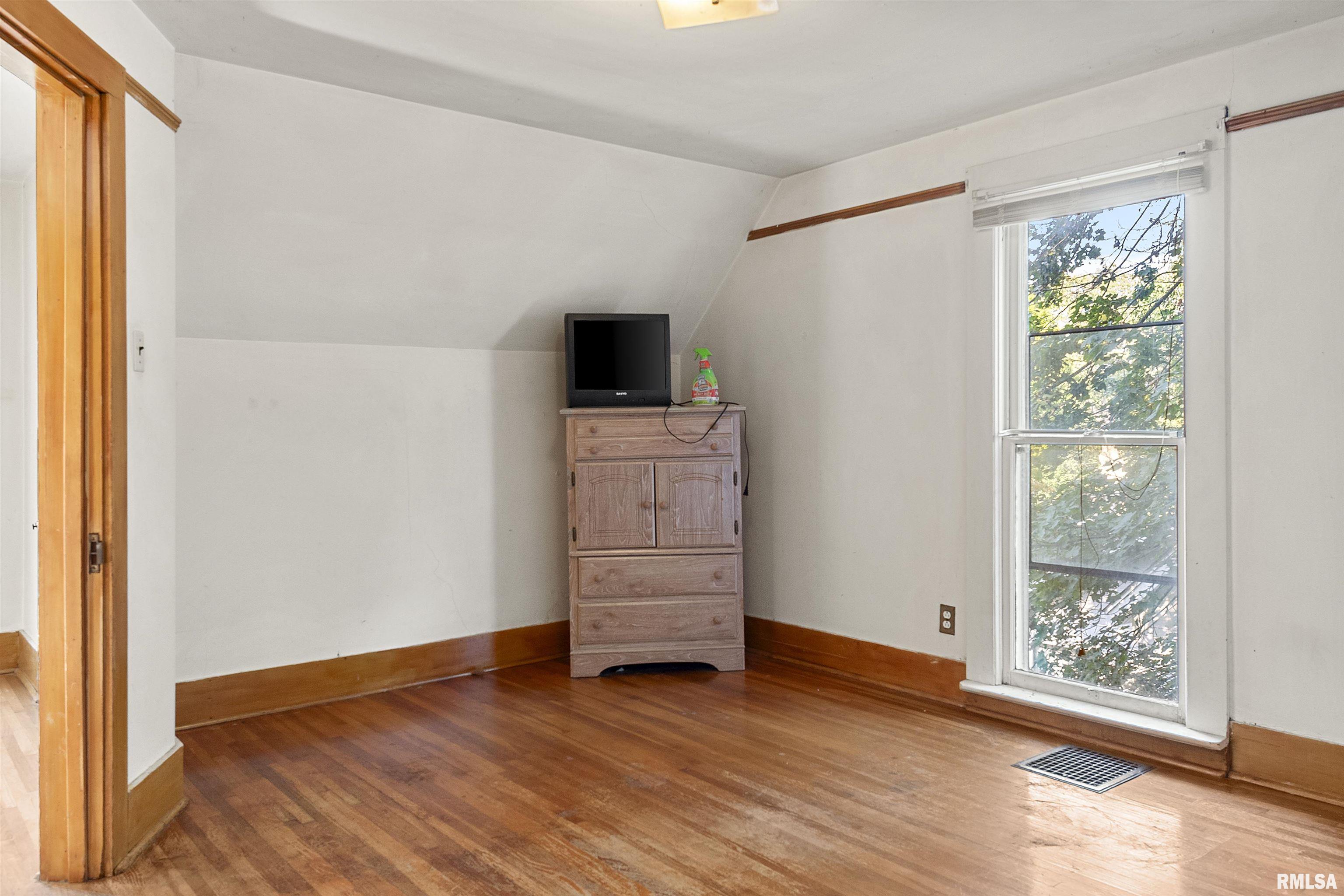 548 W JEFFERSON Street