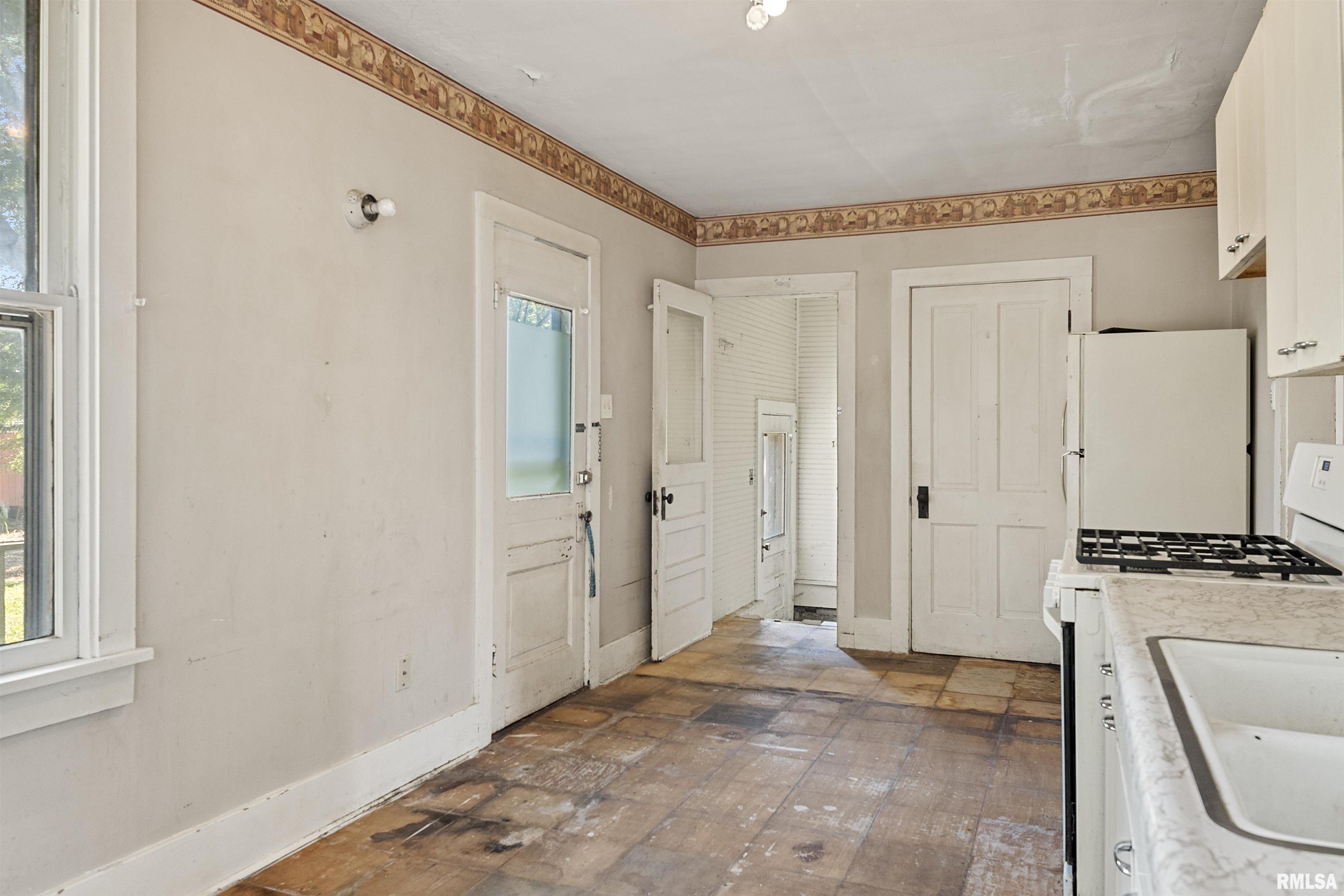 548 W JEFFERSON Street