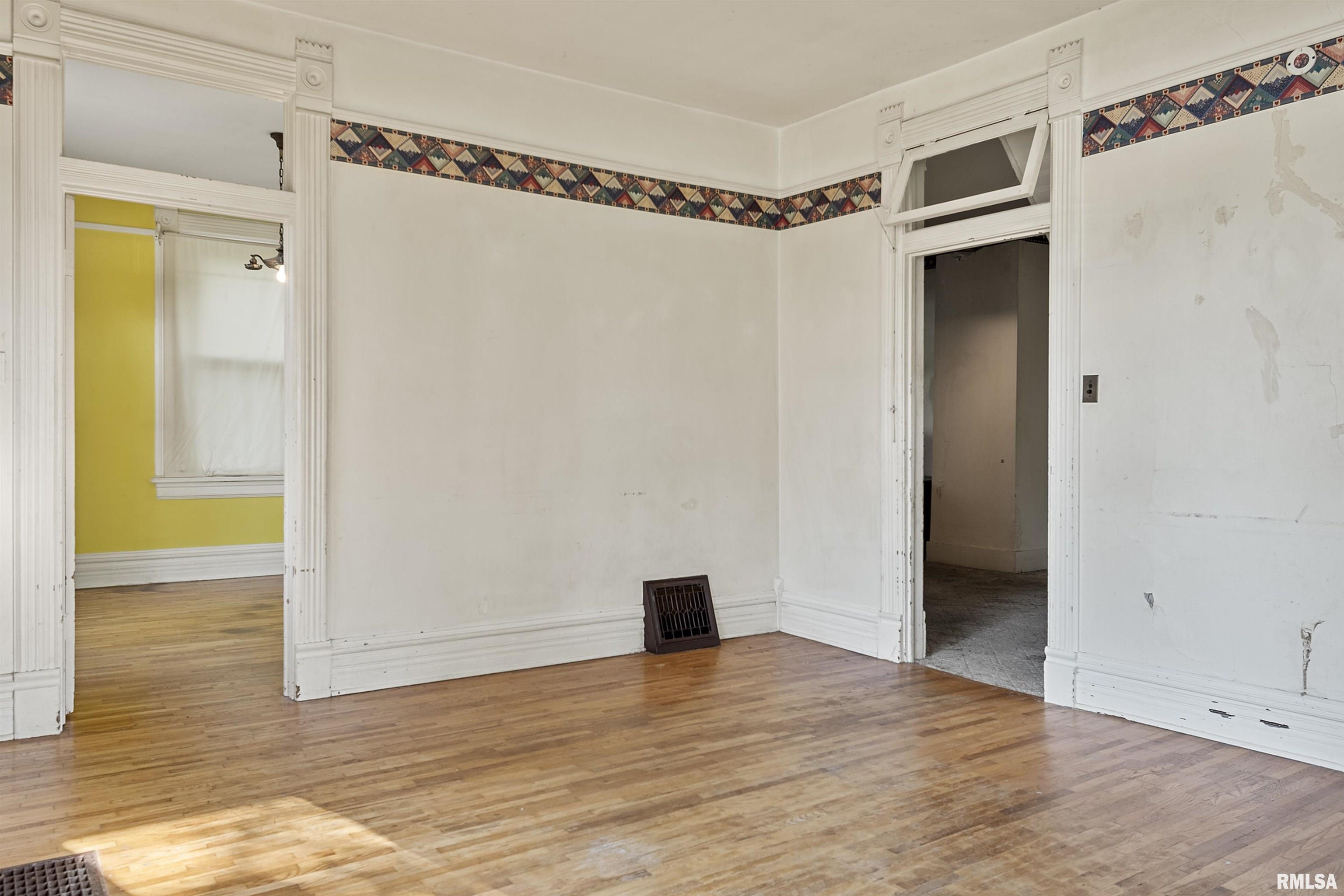 548 W JEFFERSON Street