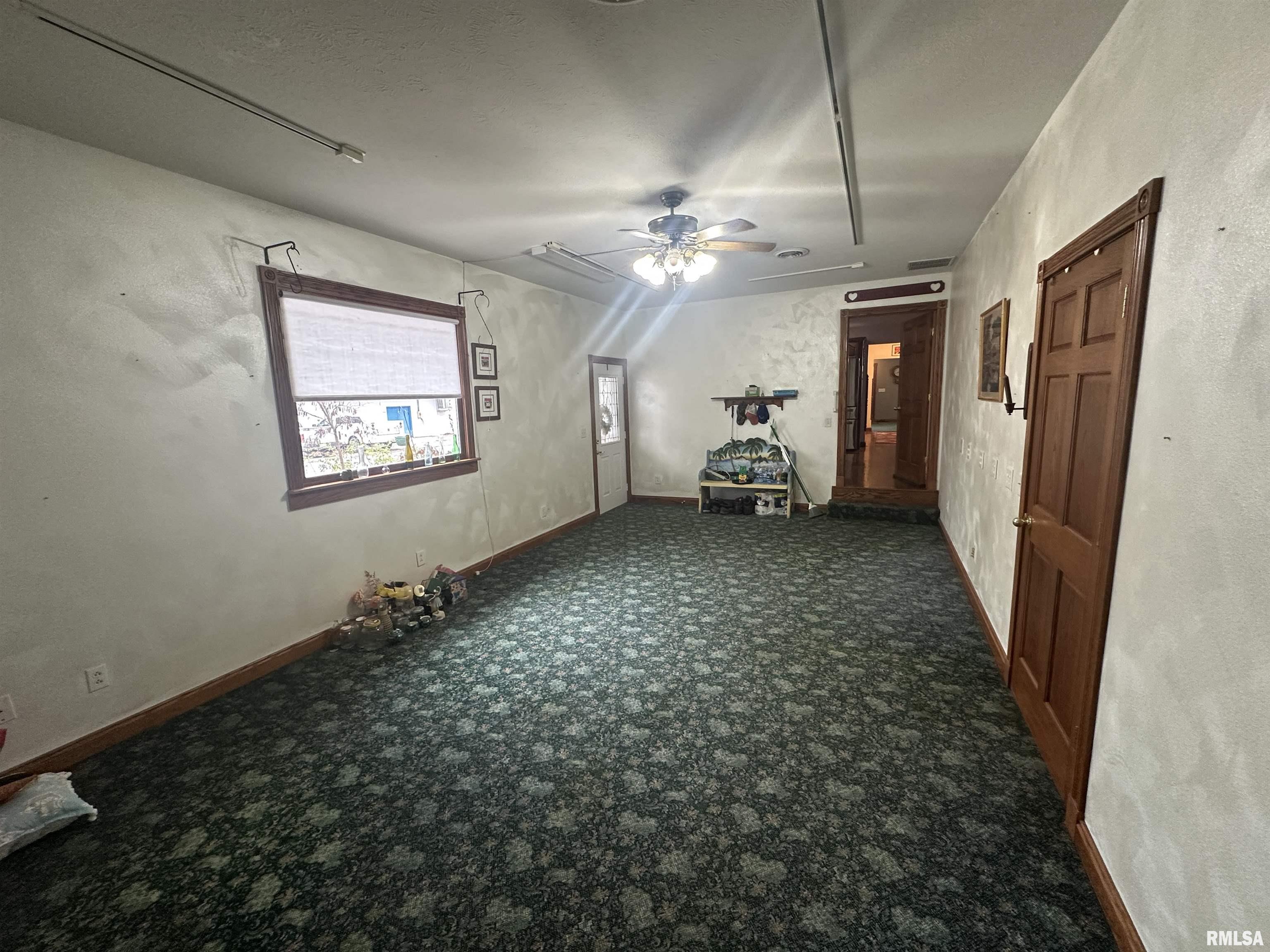 812 W MAIN Street