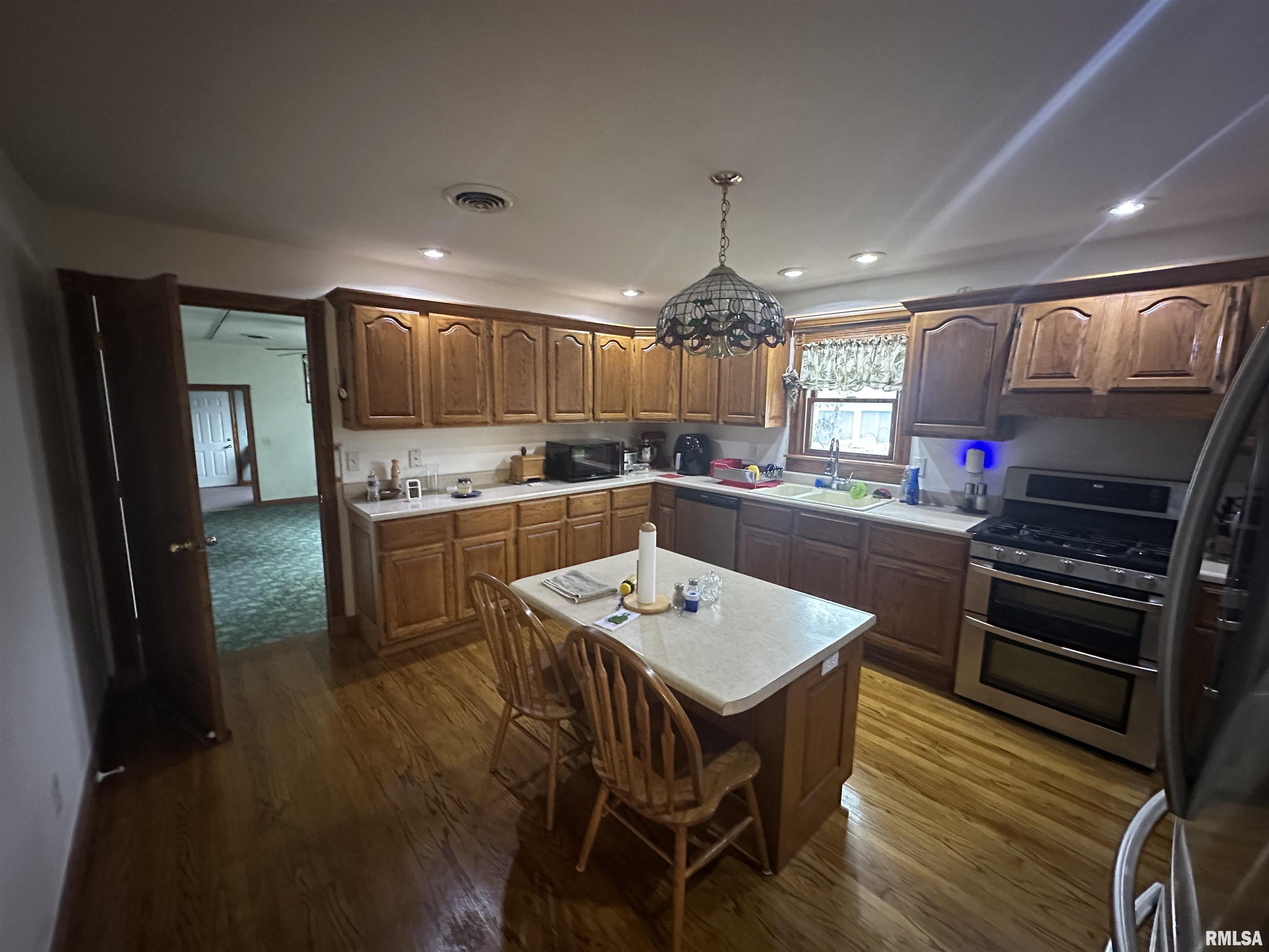 812 W MAIN Street