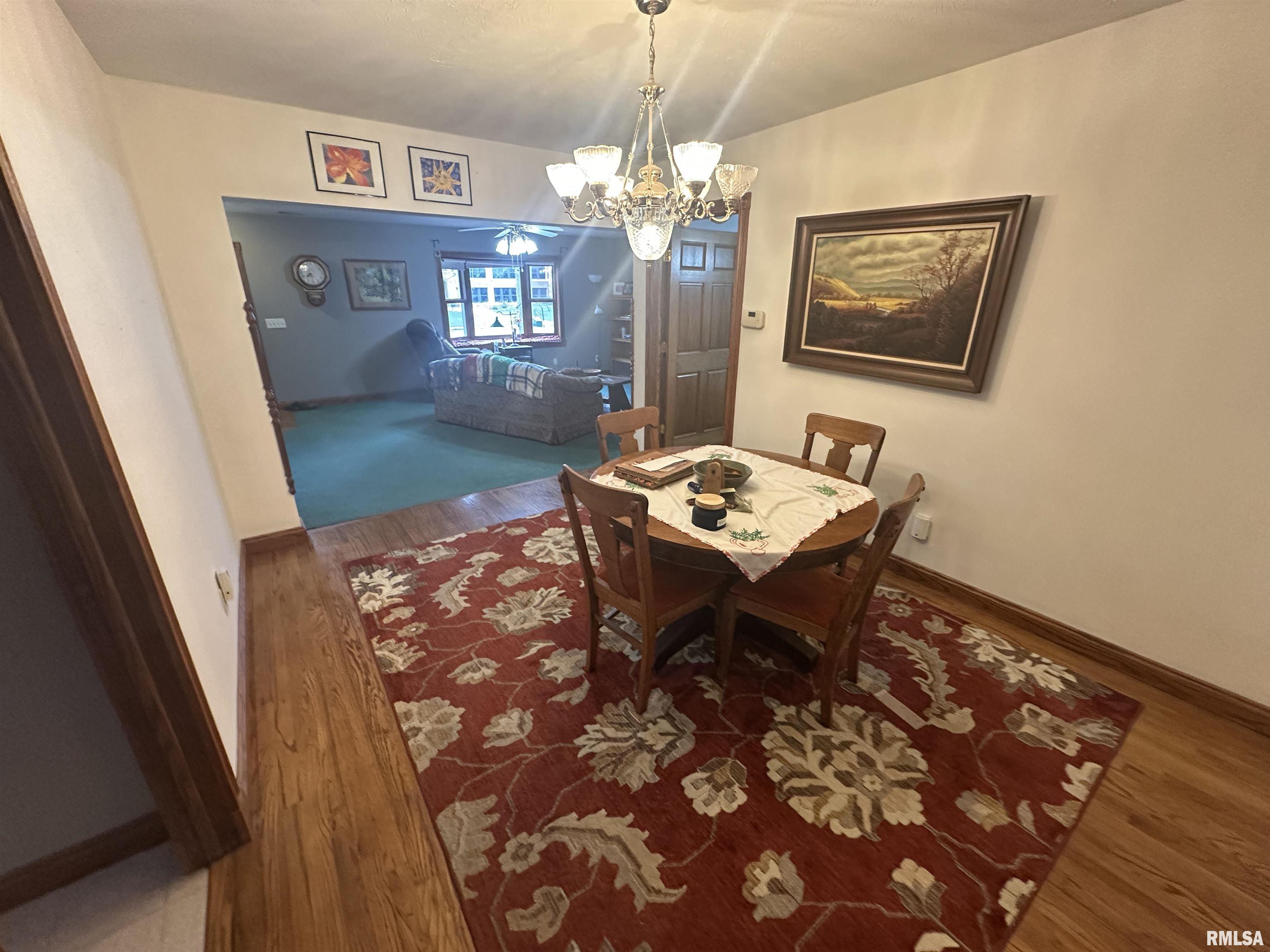 812 W MAIN Street