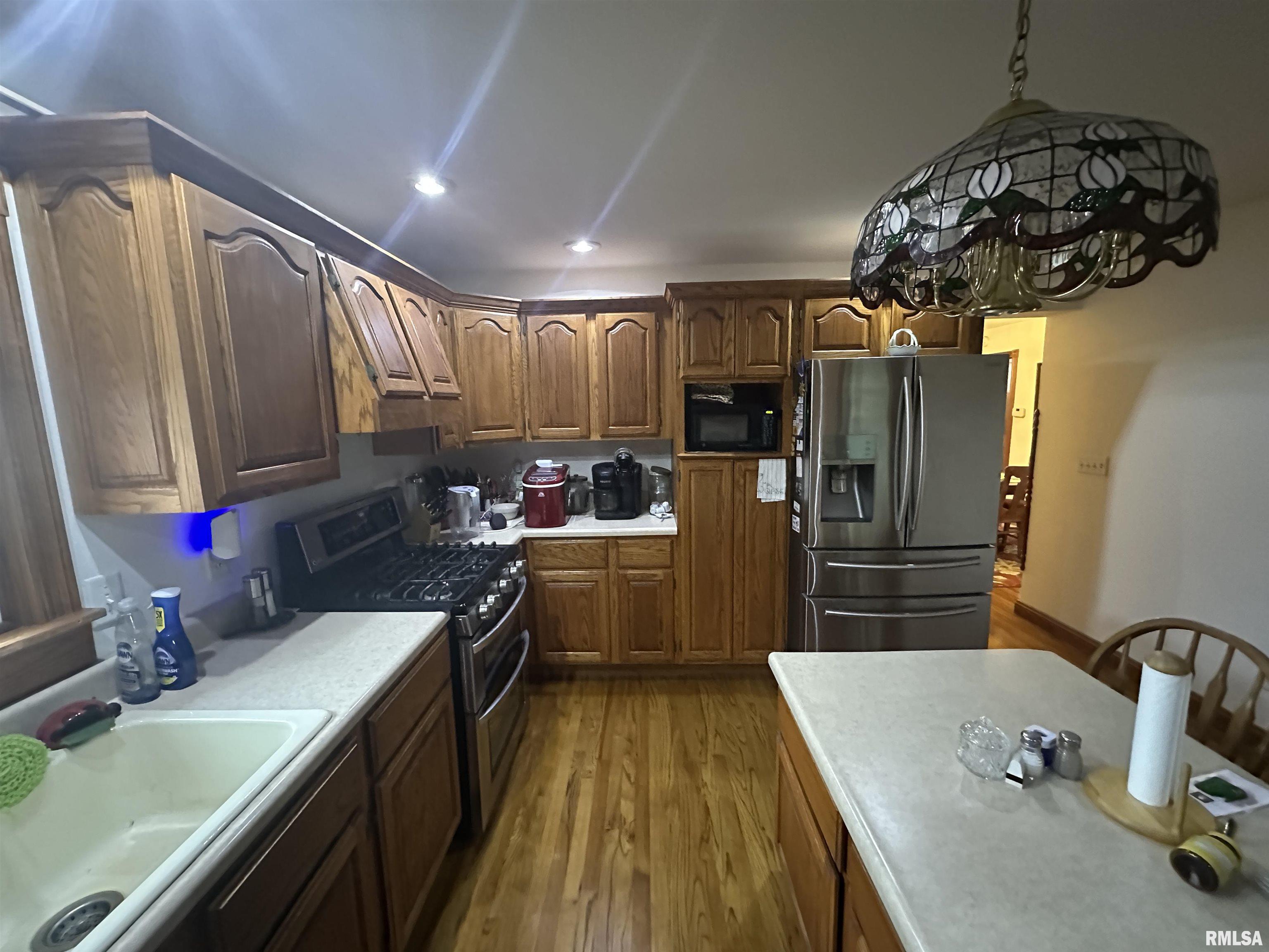 812 W MAIN Street