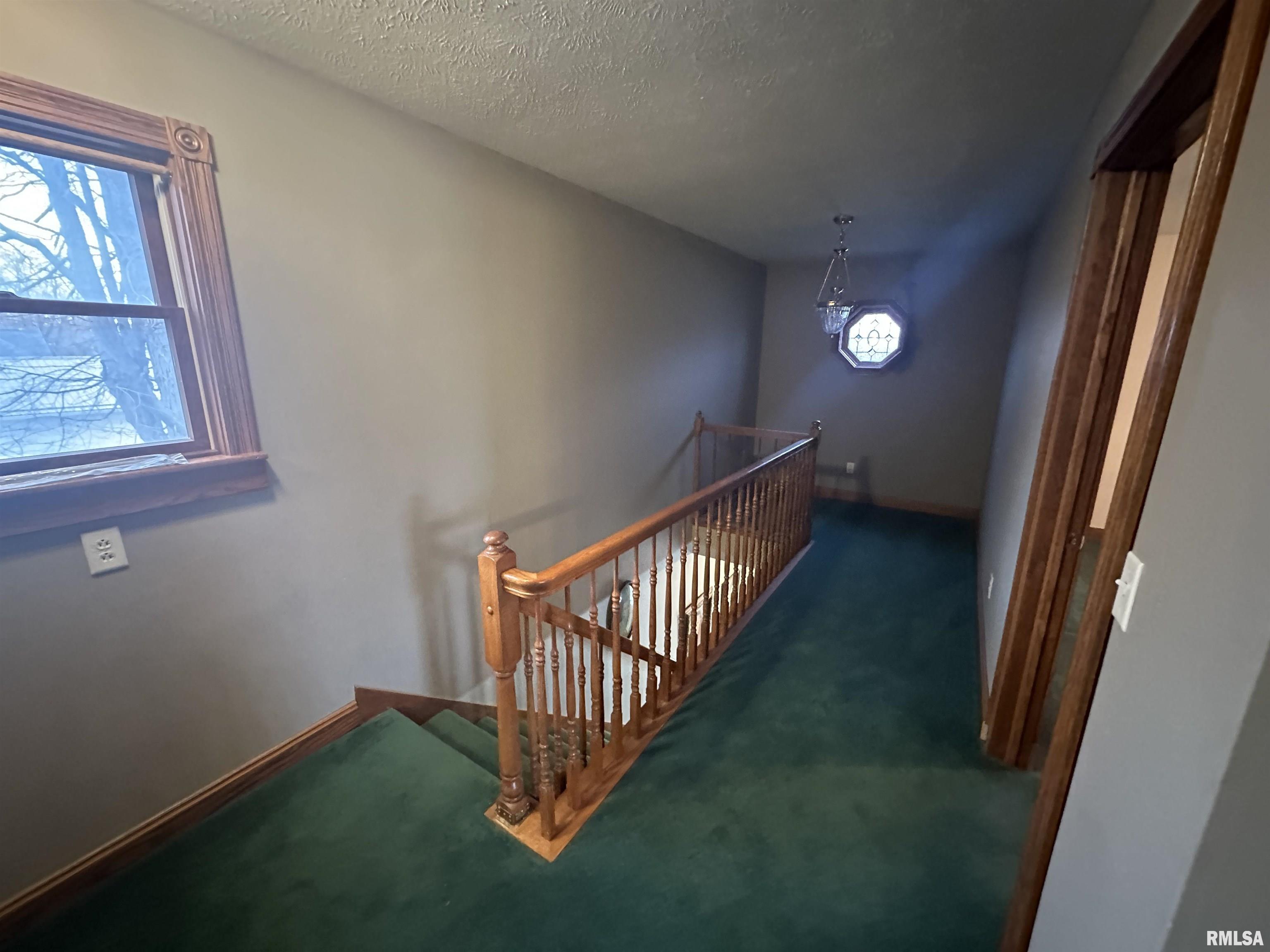812 W MAIN Street