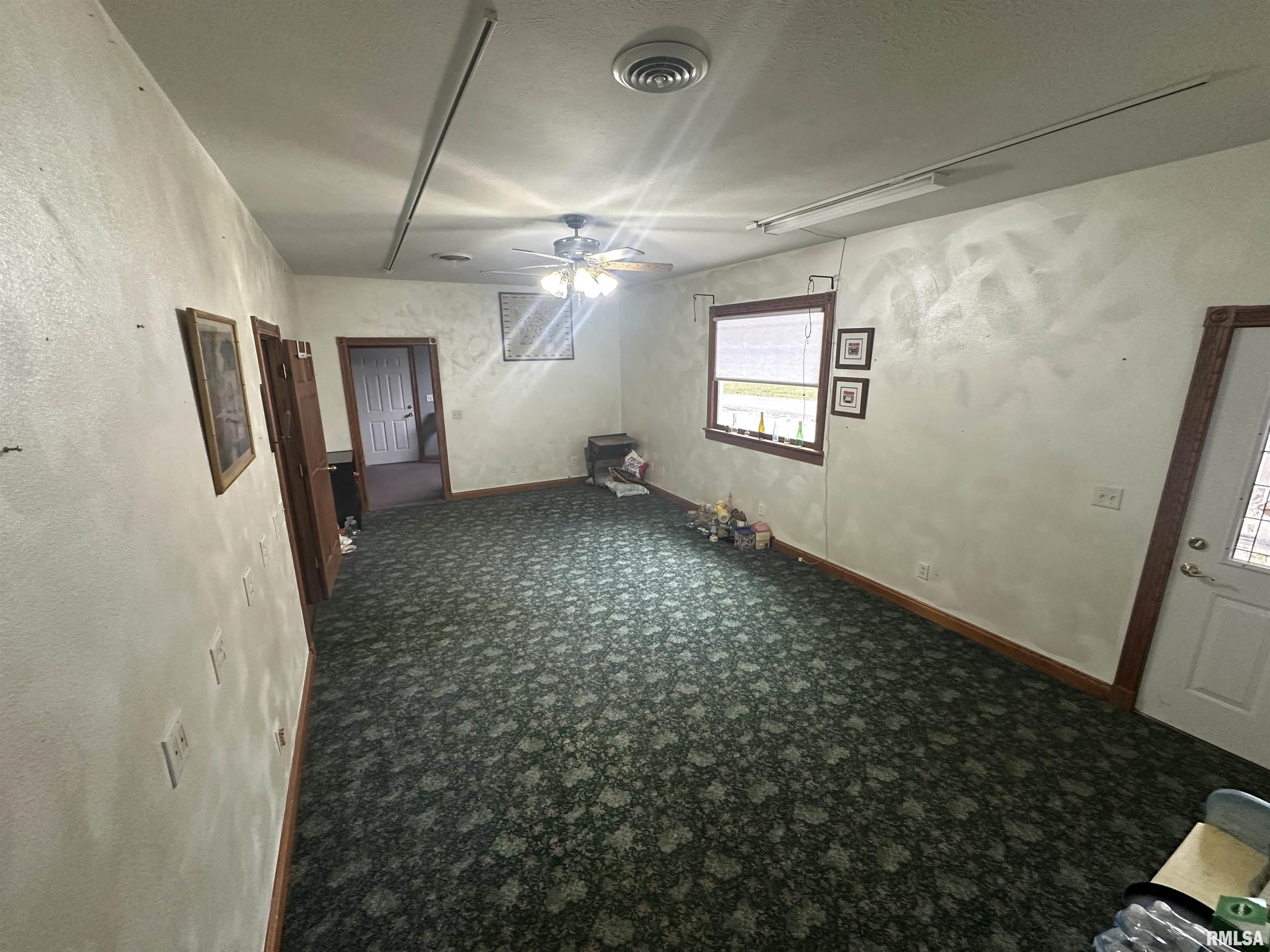 812 W MAIN Street