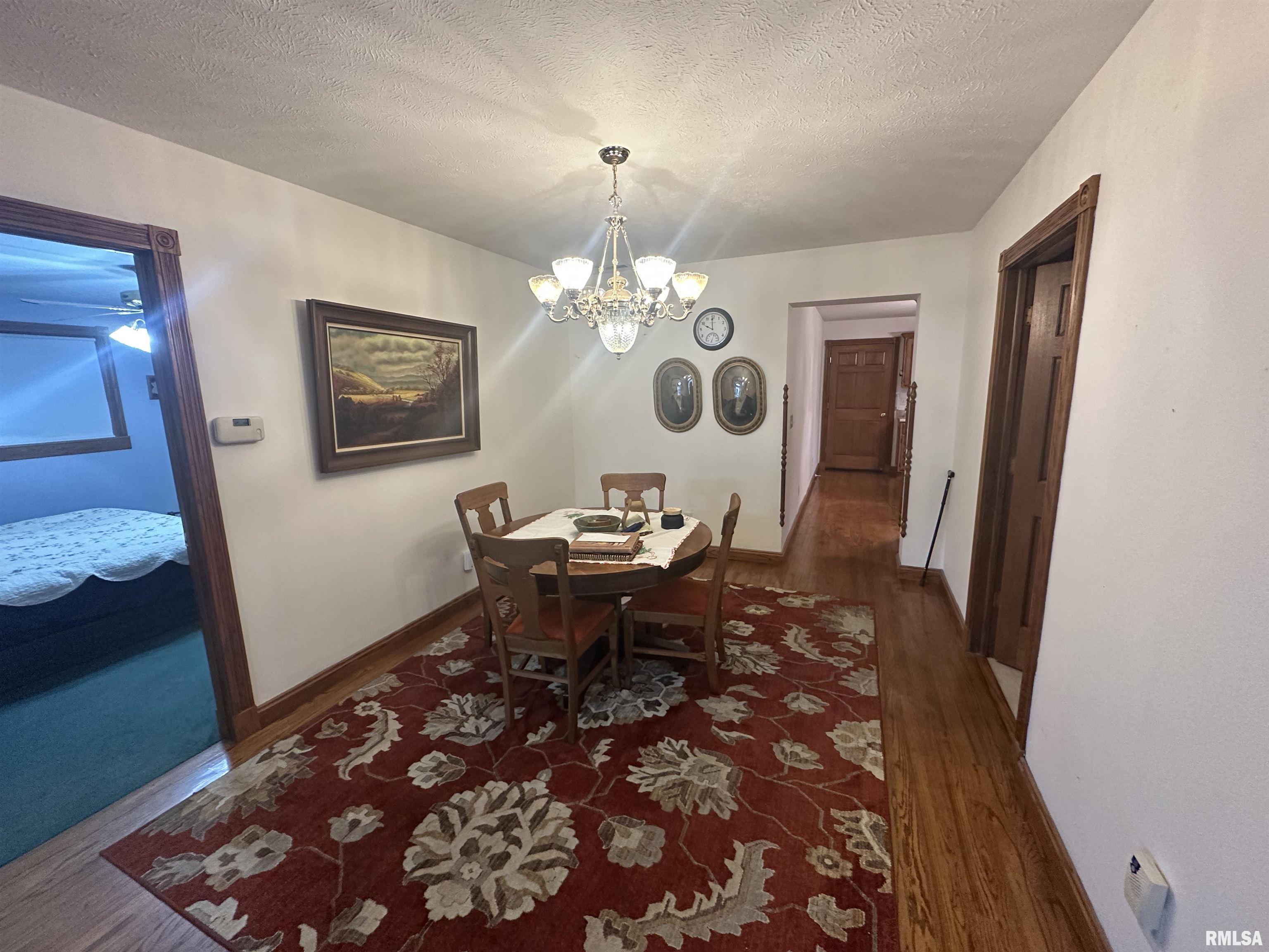 812 W MAIN Street