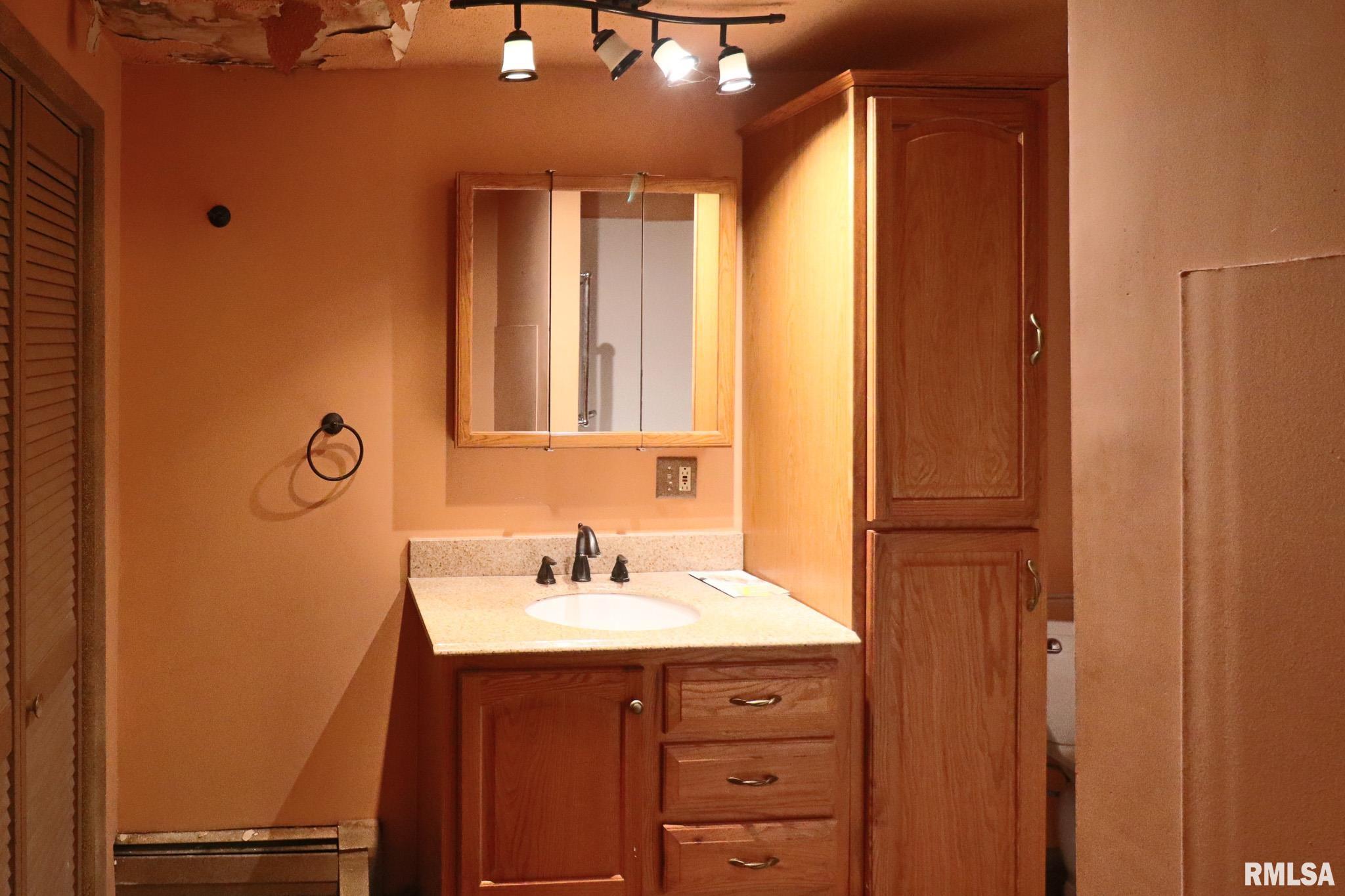 420 W BUCHANAN Street