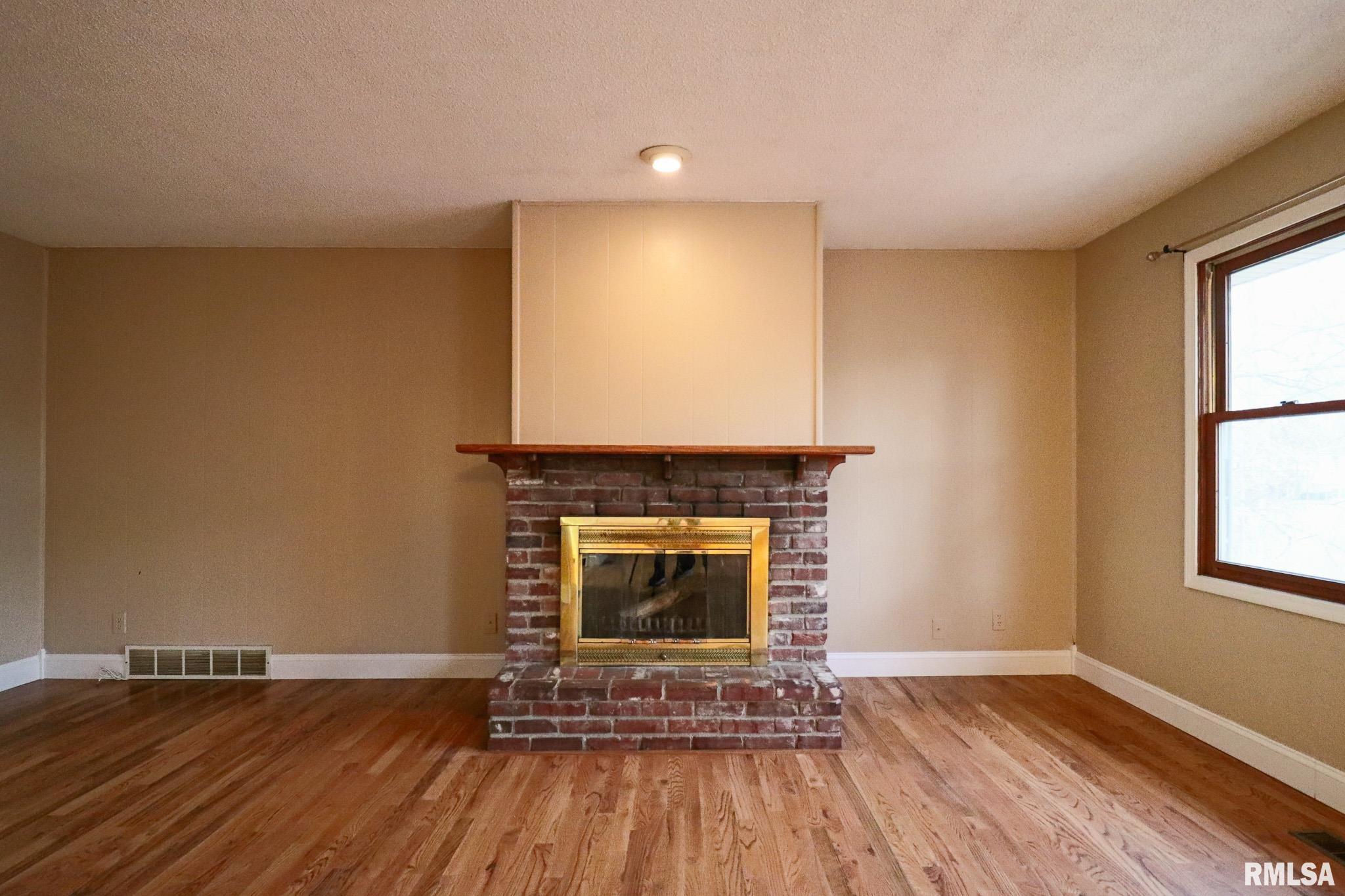 401 OAKBROOK Drive