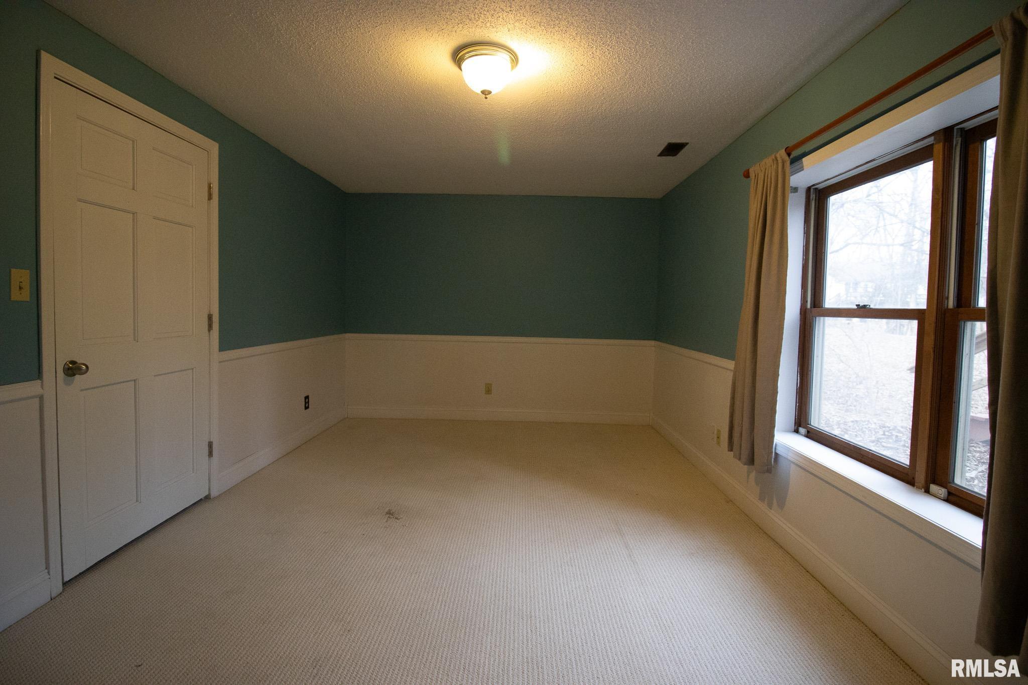 401 OAKBROOK Drive