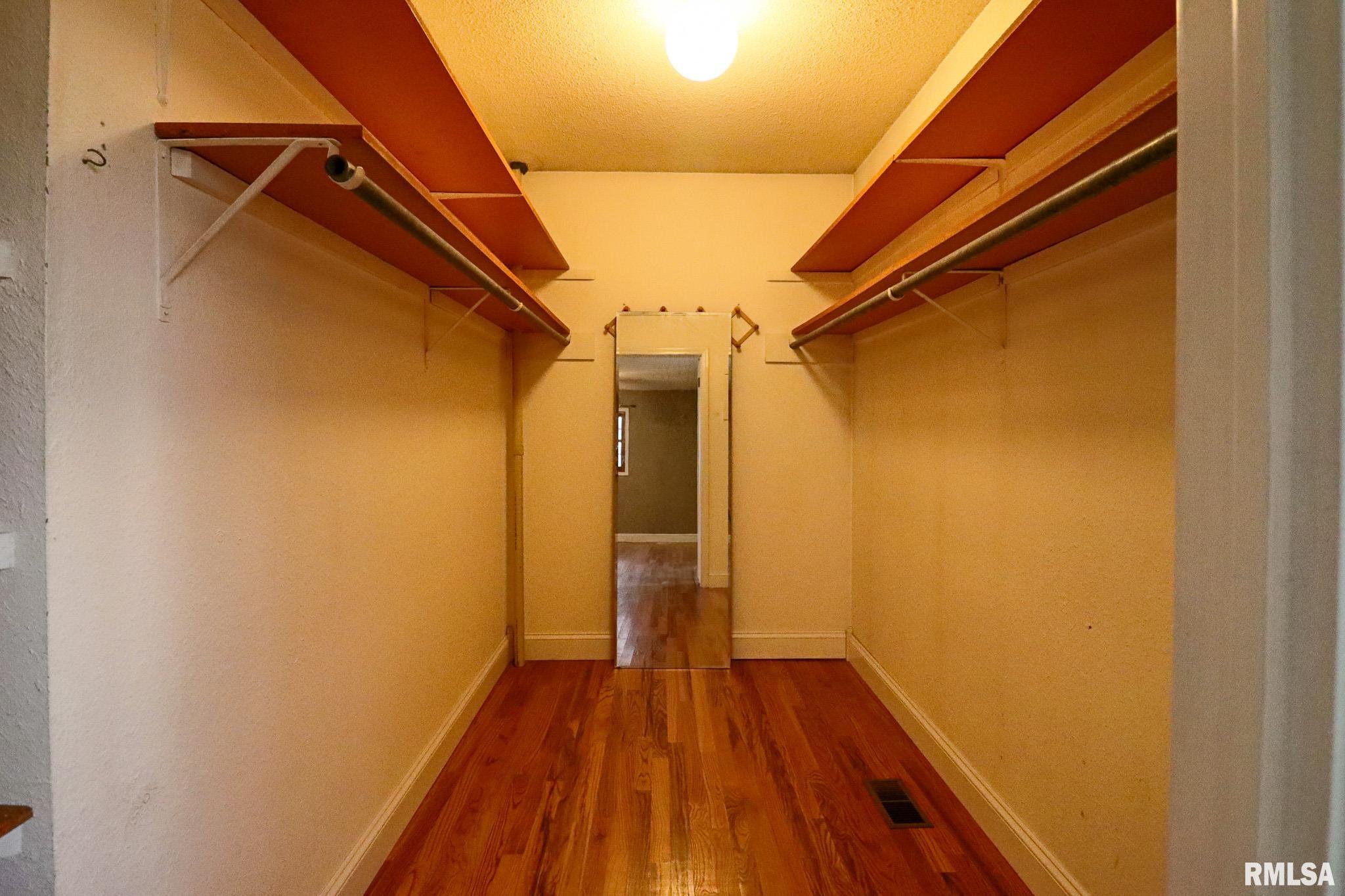 401 OAKBROOK Drive