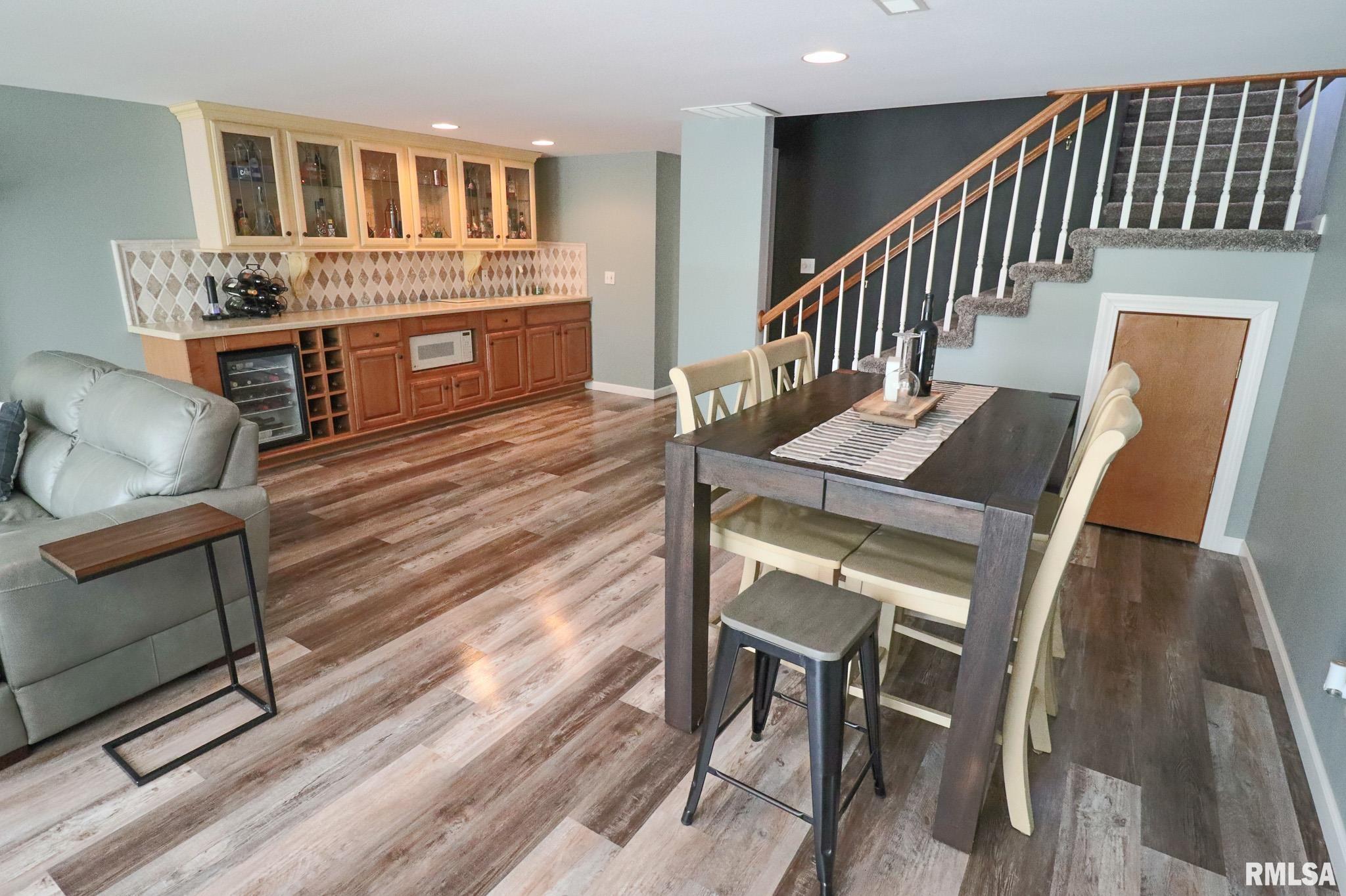4 VALLEY Lane