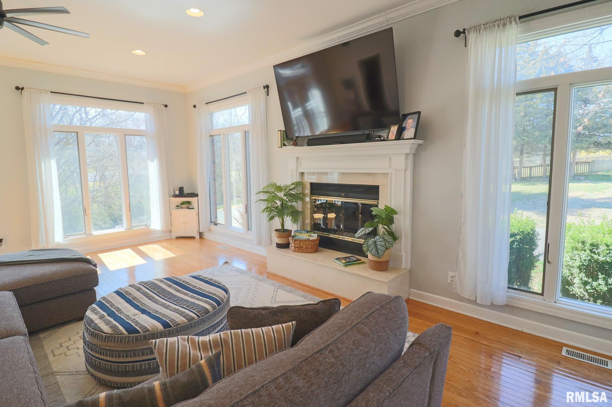 4 VALLEY Lane