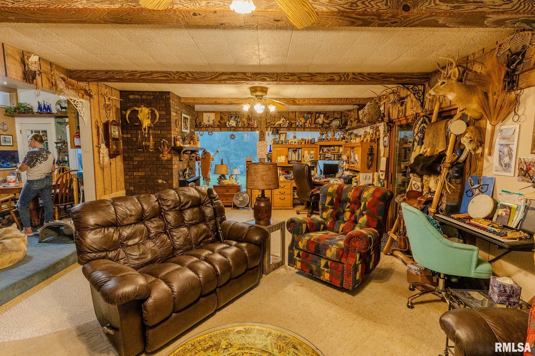 1925 CATALINA Lane