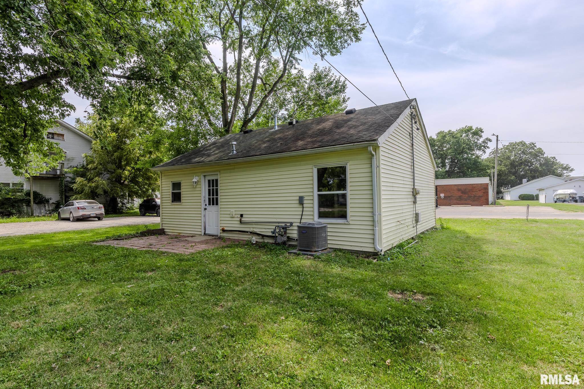 825 N HIGH Street