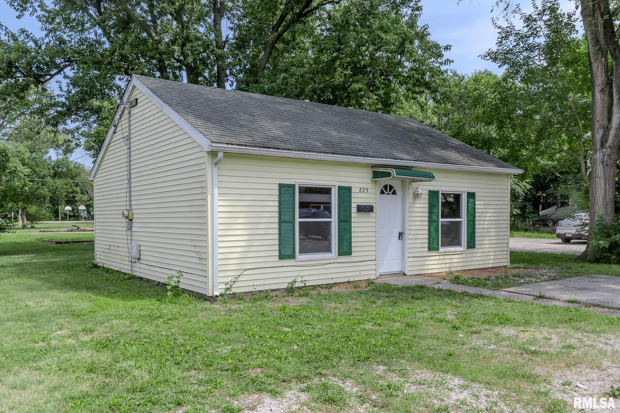 825 N HIGH Street