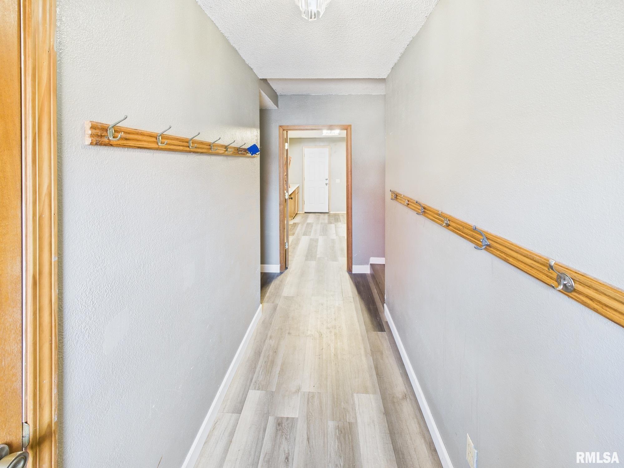 858 N DIAMOND Street