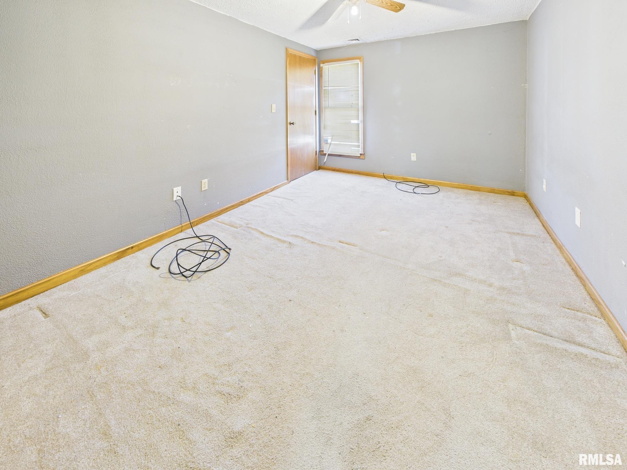 858 N DIAMOND Street