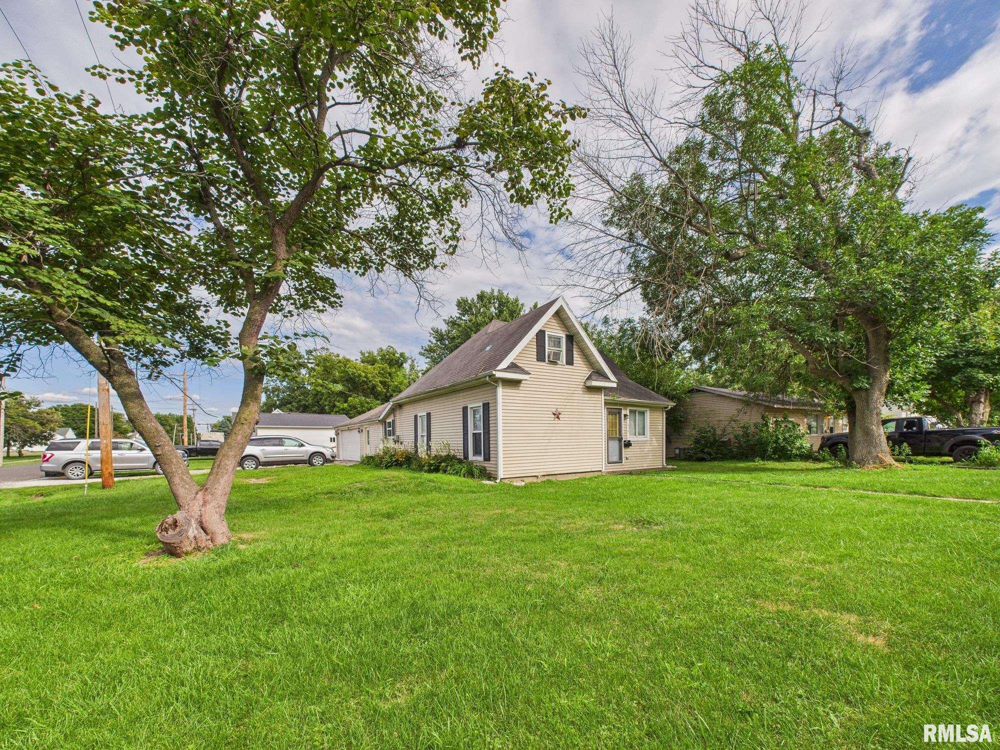 858 N DIAMOND Street