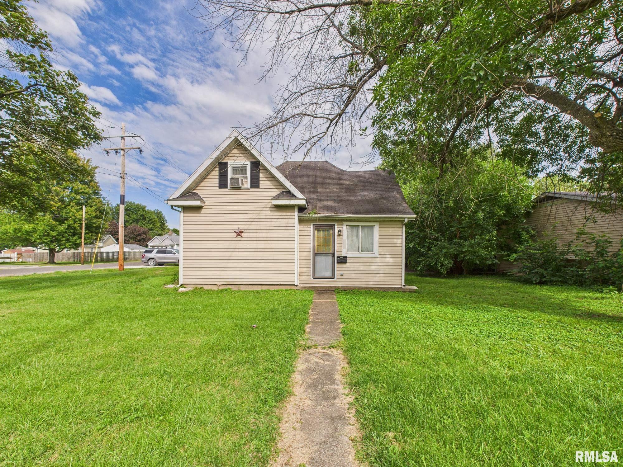 858 N DIAMOND Street