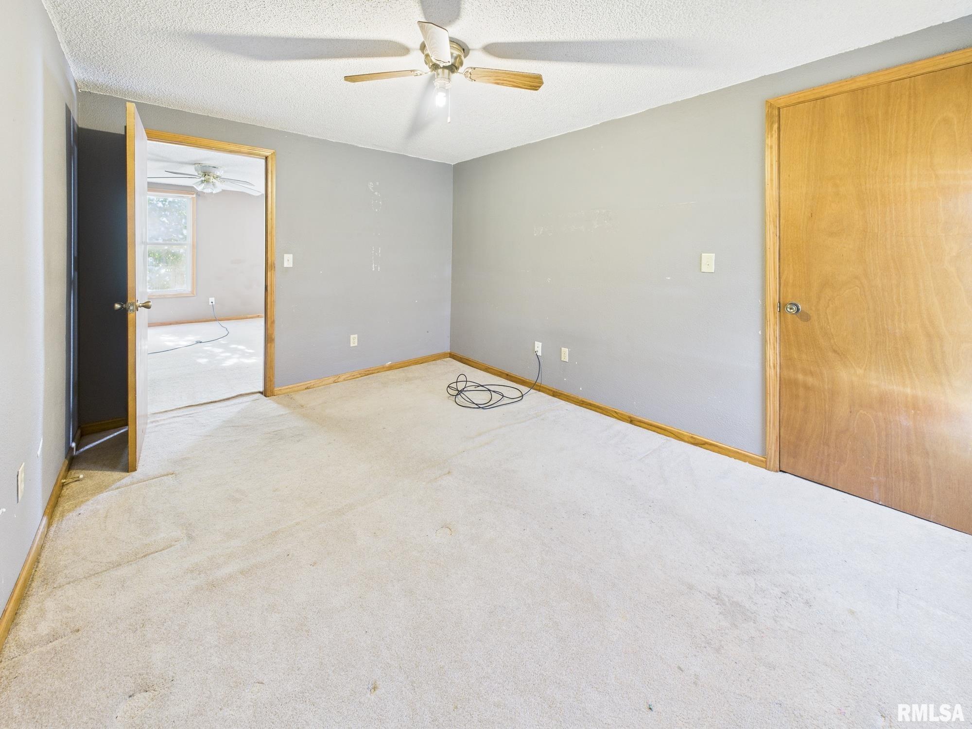 858 N DIAMOND Street