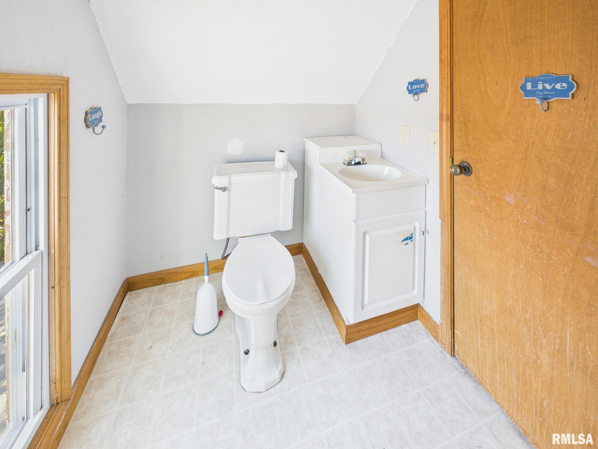 858 N DIAMOND Street