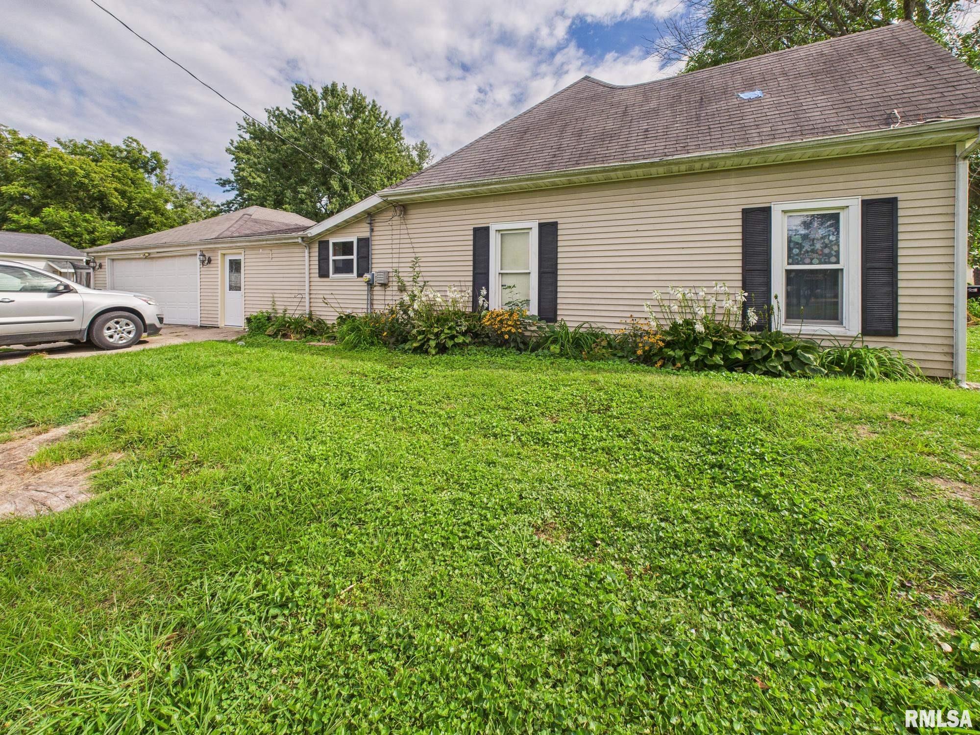 858 N DIAMOND Street